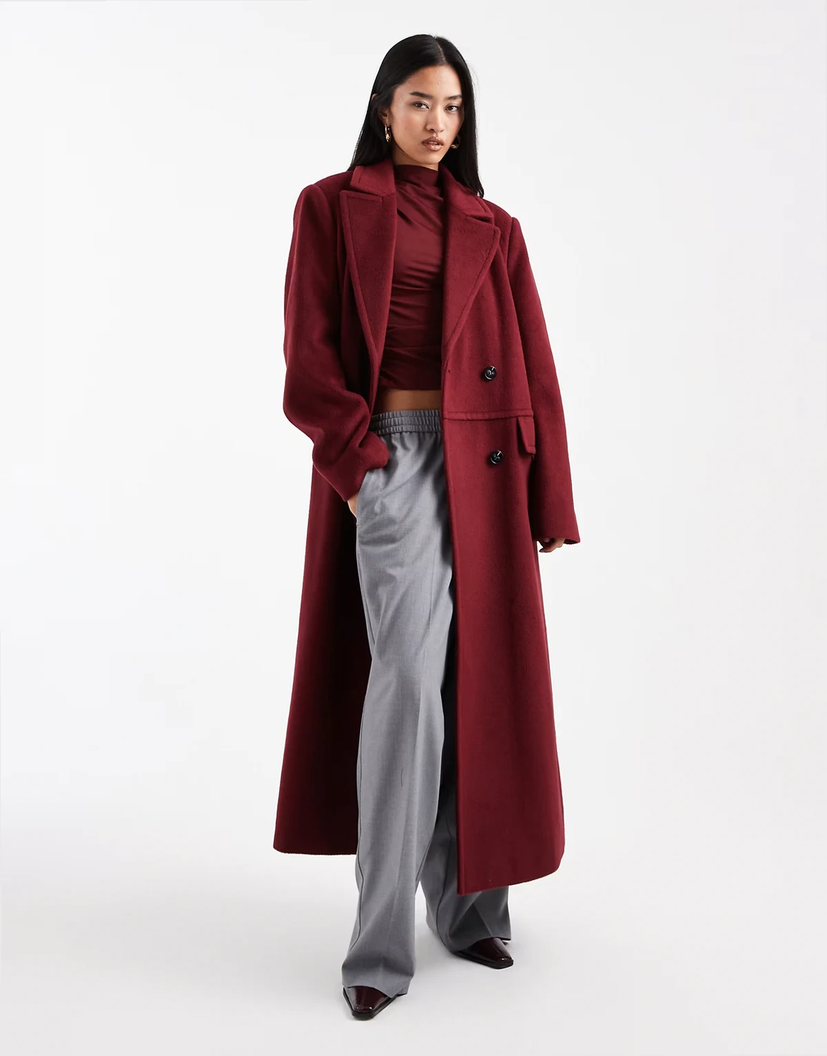 – Bordowy elegancki profilowany płaszcz dwurzędowy z imitacji wełny o wydłużonym fasonie