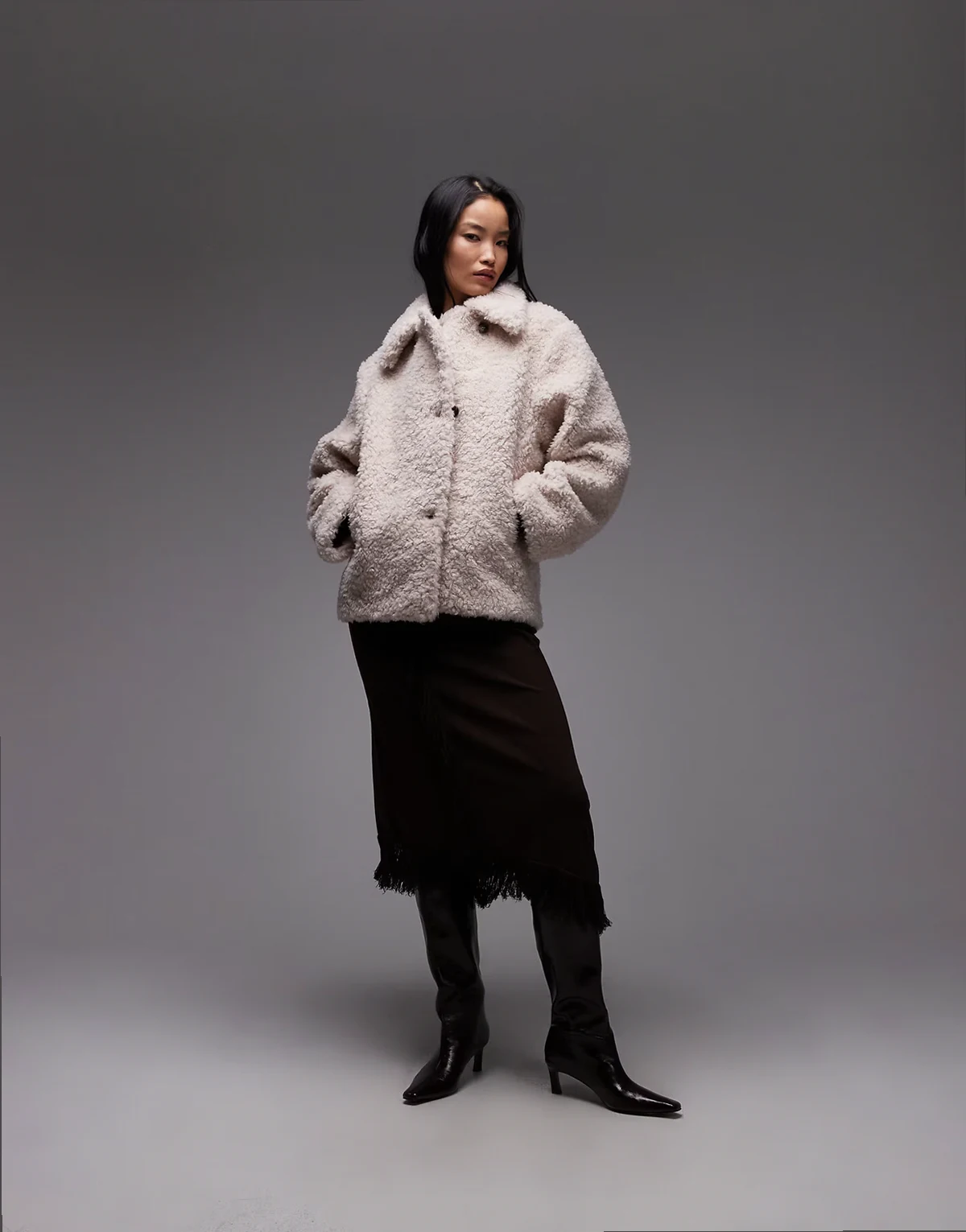 – Midi-Jacke aus Kunstpelz in Beige mit hohem Wollanteil