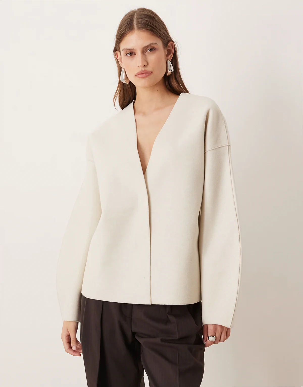 – Schlichte, leichte Jacke in superhellem, meliertem Naturton mit kurzem Schnitt