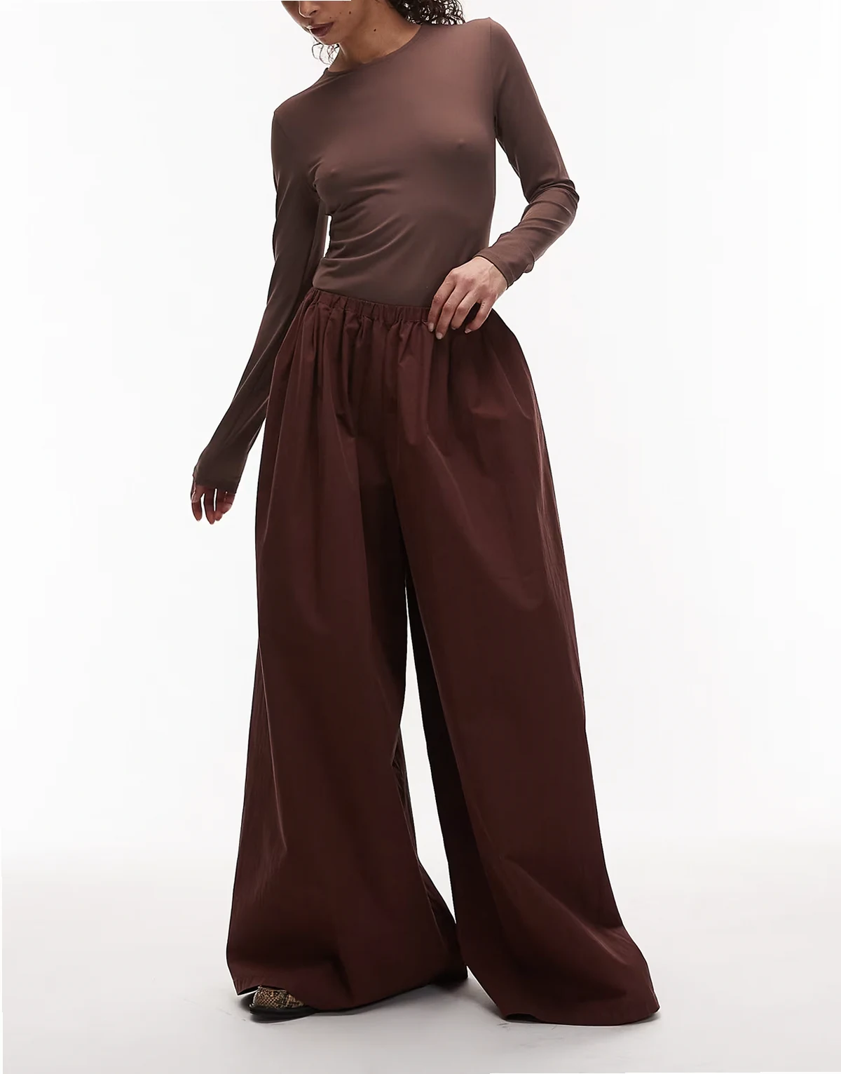 – Hose in Braun mit super weitem Schnitt