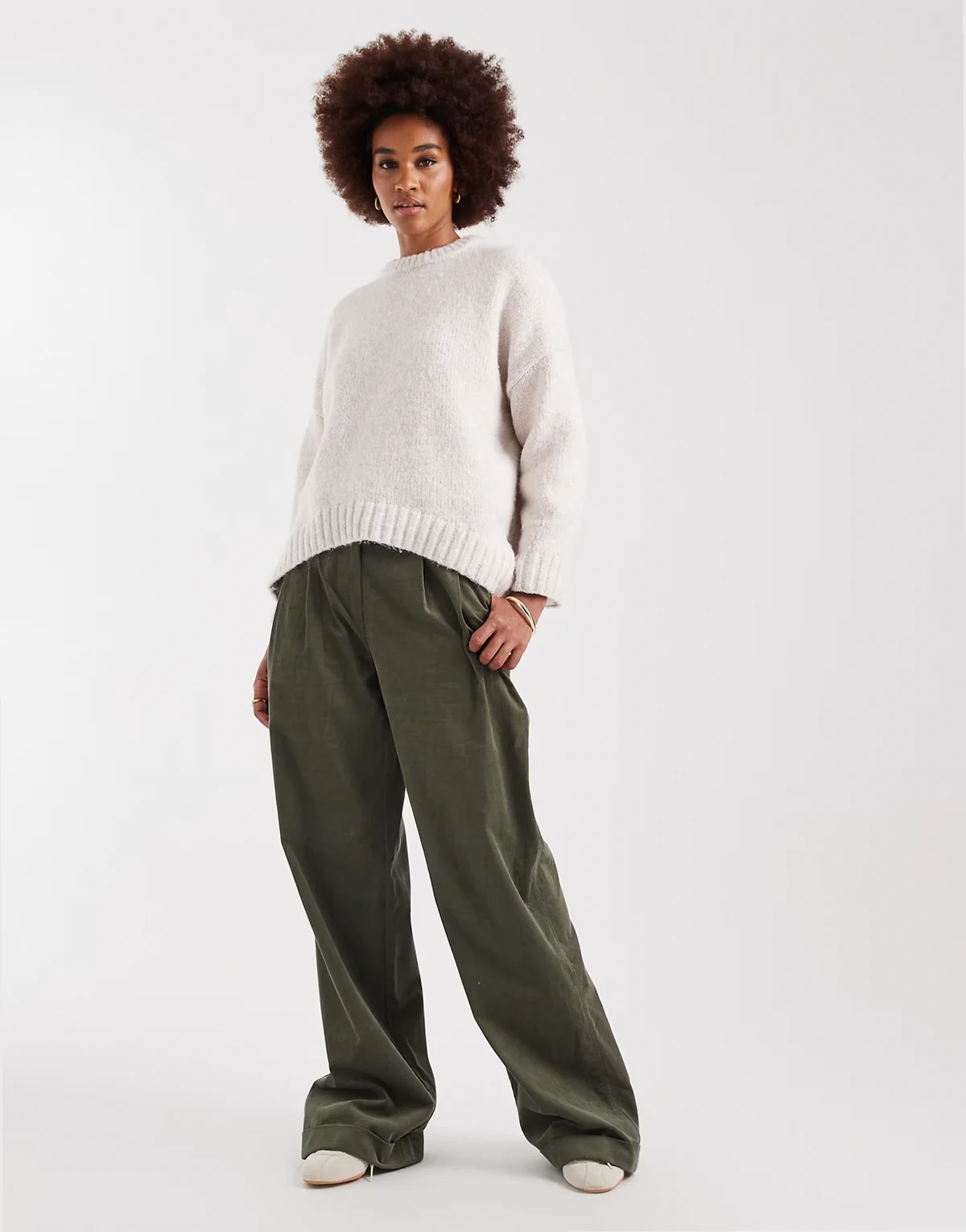 ASOS DESIGN – Cordhose in Khaki mit weitem Bein und Krempelsaum