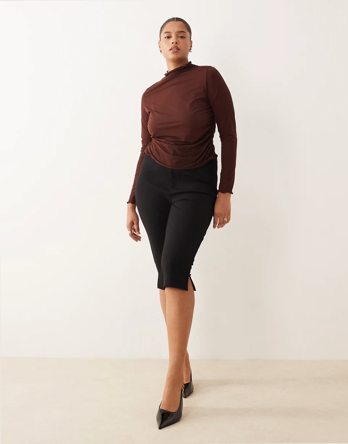 ASOS DESIGN Curve – Czarne spodnie typu capri