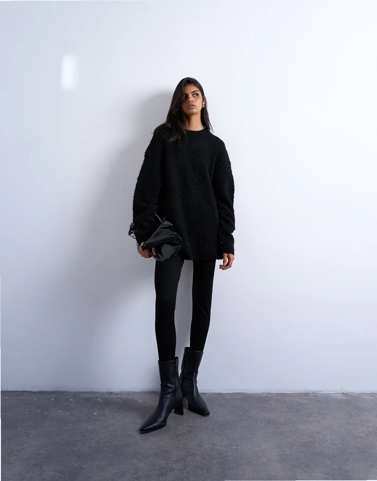 – Czarne grube legginsy pełnej długości