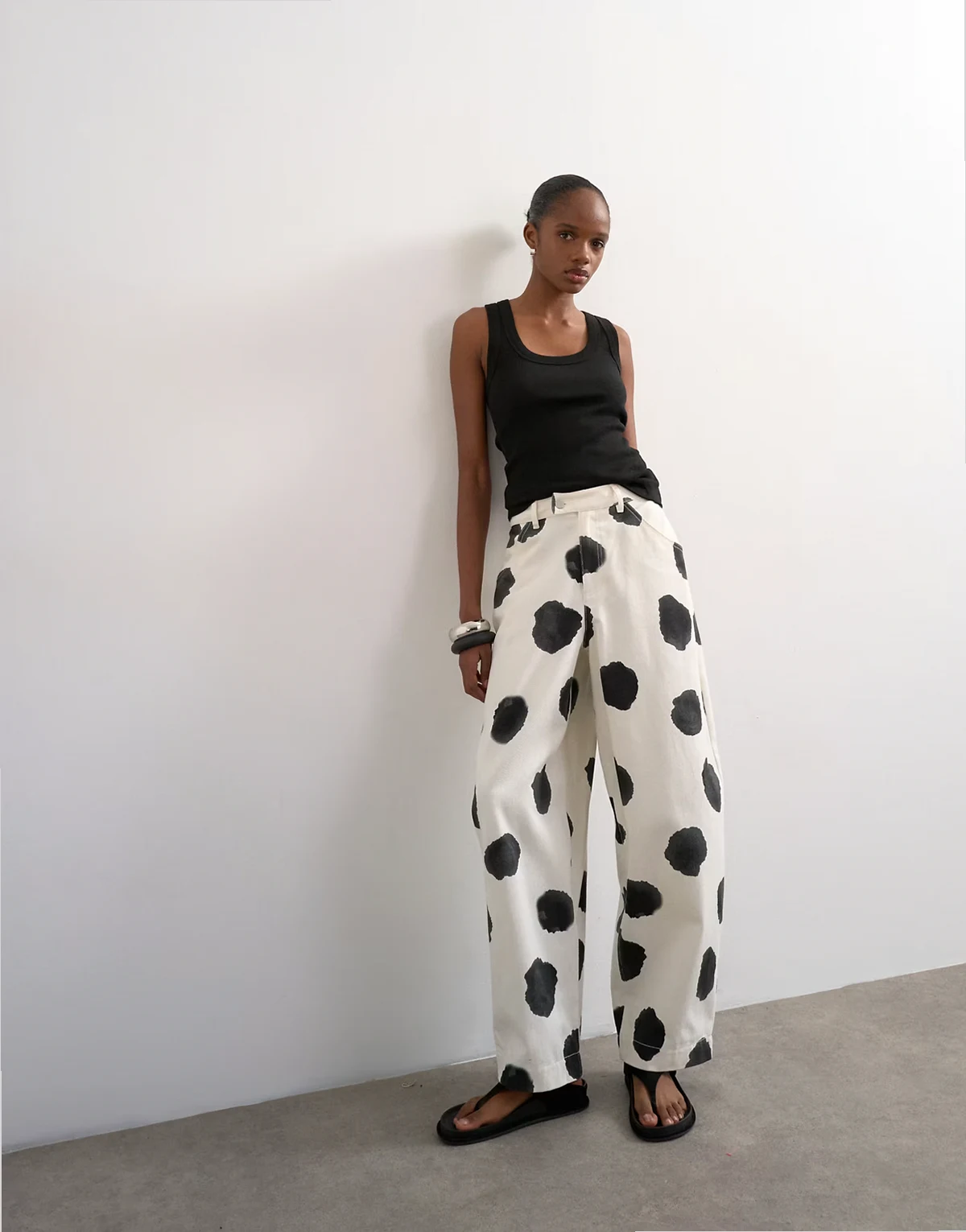 – Mehrfarbige Barrel-Leg-Hose mit Polka Dots