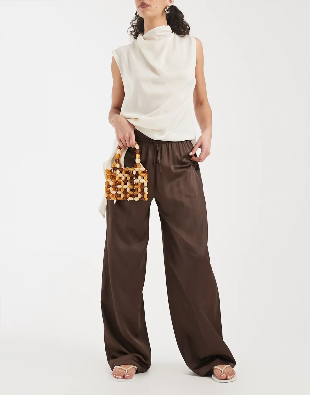 – Czekoladowe spodnie z szerokimi nogawkami z imitacji satyny
