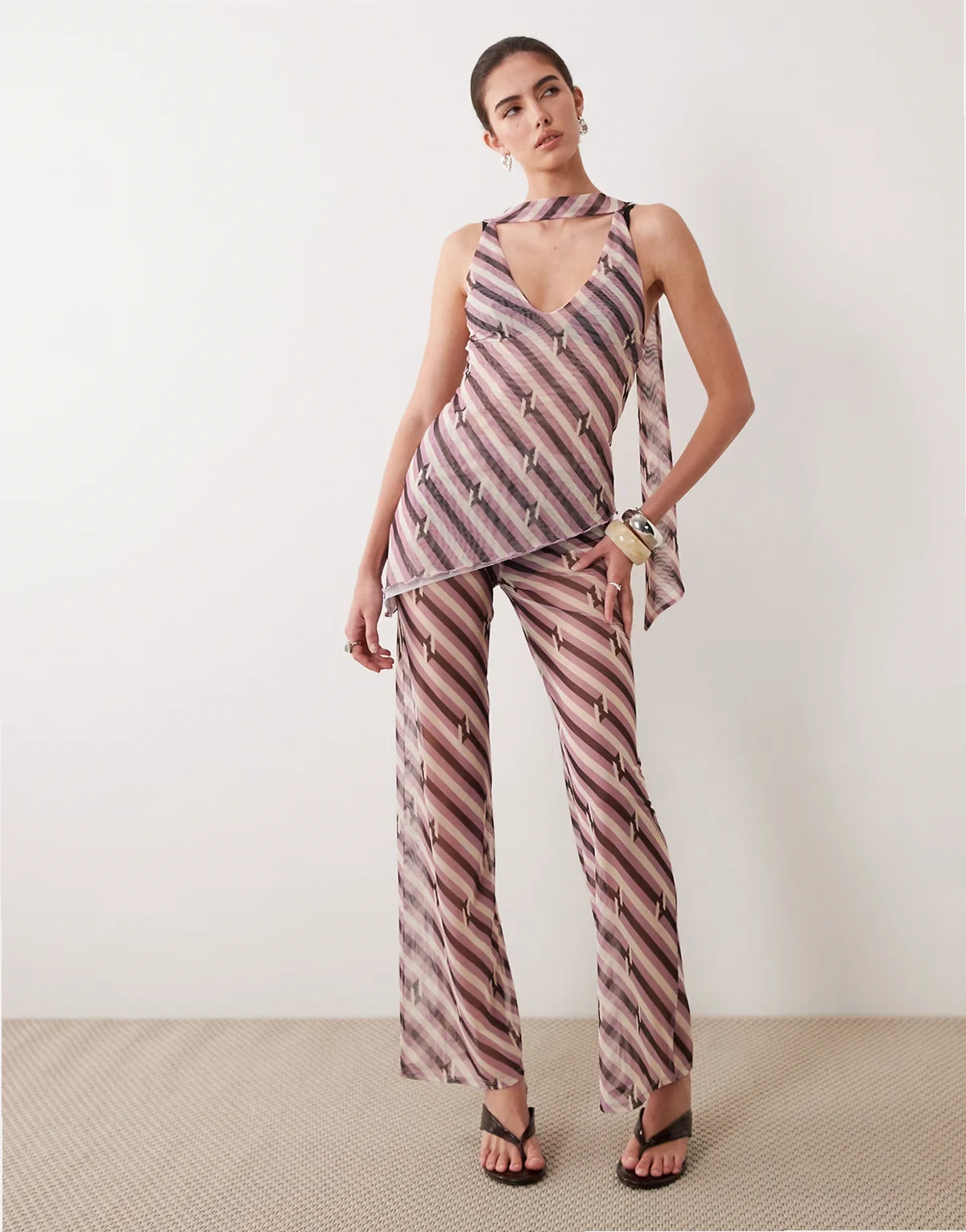 – Siateczkowe dzwony ze wzorem, część zestawu