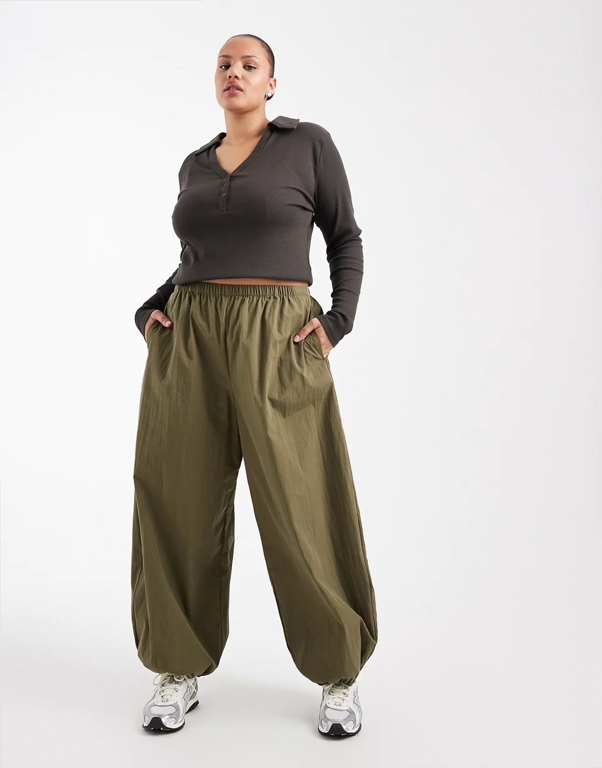 ASOS DESIGN Curve – Ballon-Schlupfhose aus Baumwoll-Nylon-Mix in Khaki