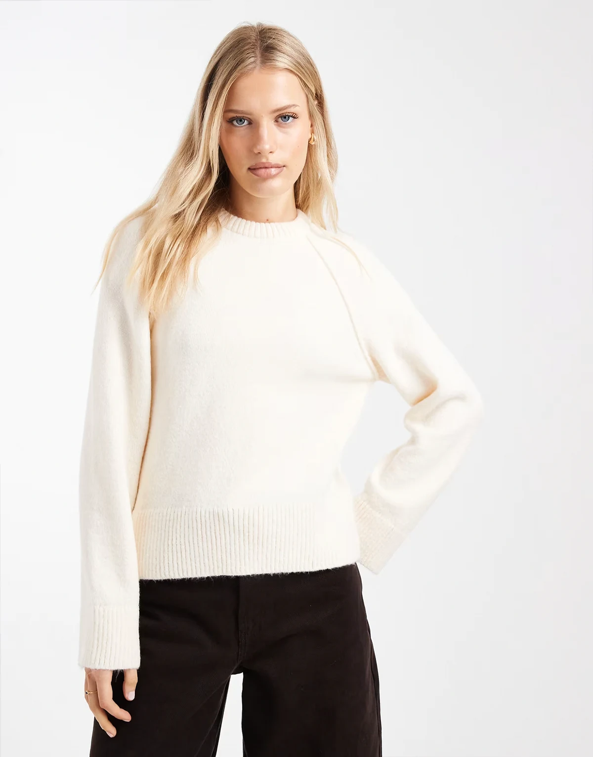 knit crew neck sweater with raglan sleeve in ecru
