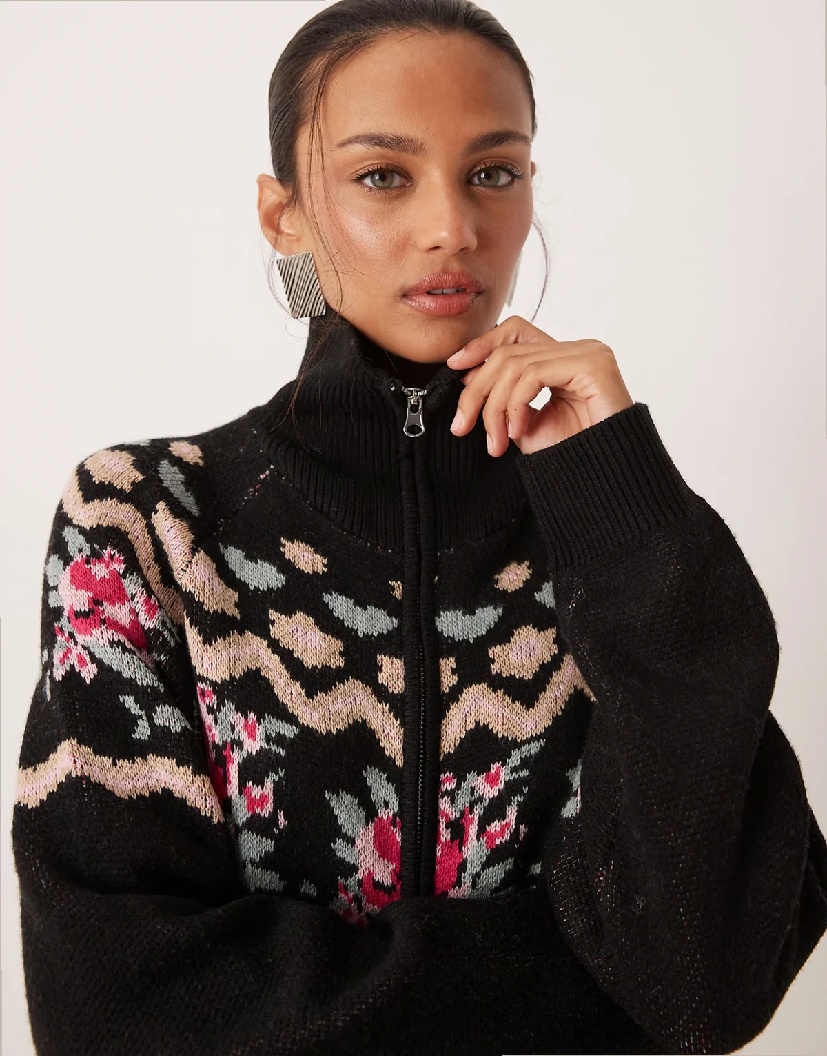 knit zip up long sleeve printed sweater in black