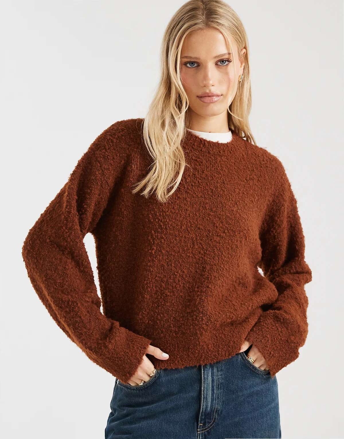 – Lässiger Bouclé-Pullover in Rostrot
