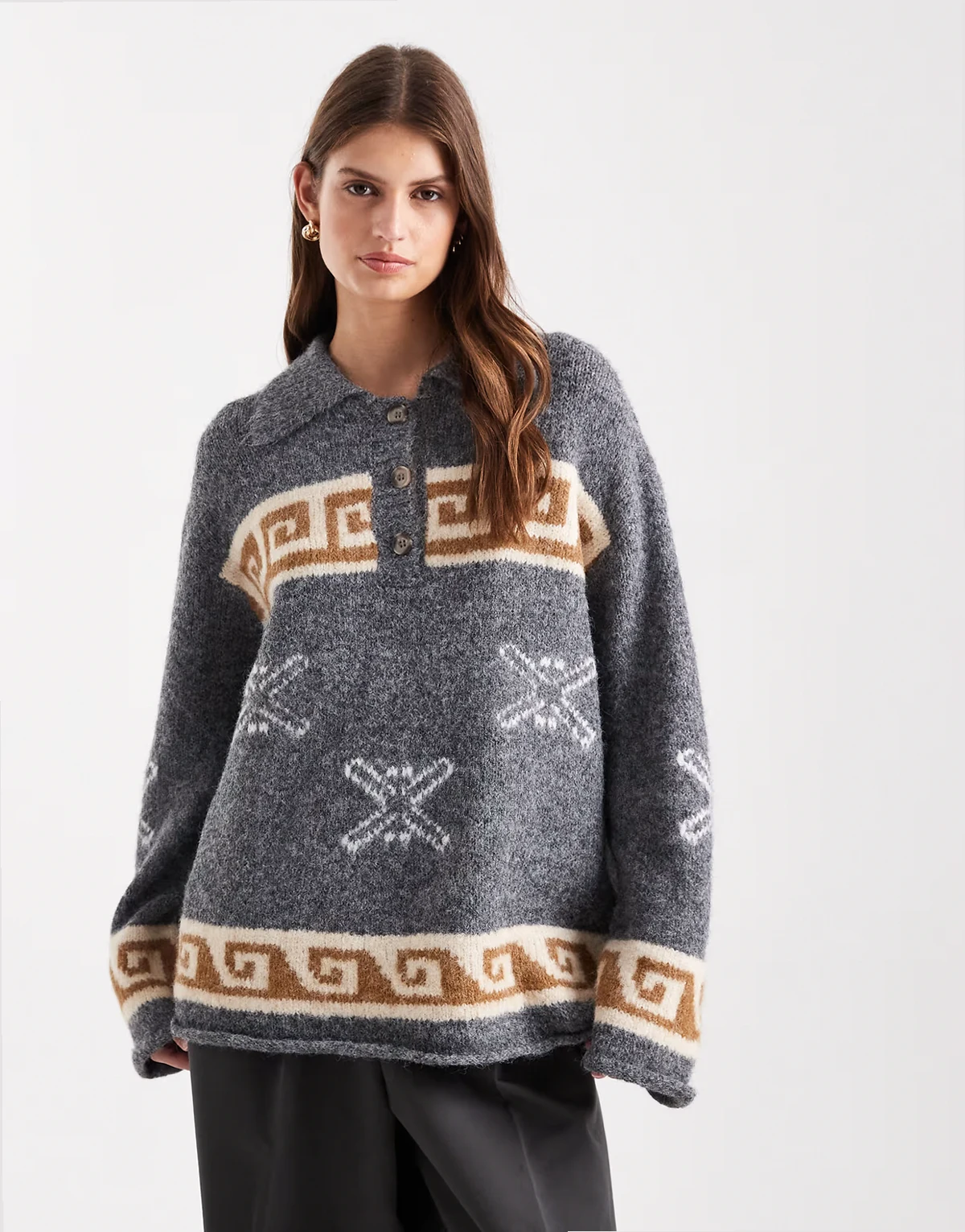 – Oversize-Strickpullover in Mittelgrau meliert mit Jacquardmuster und Polokragen
