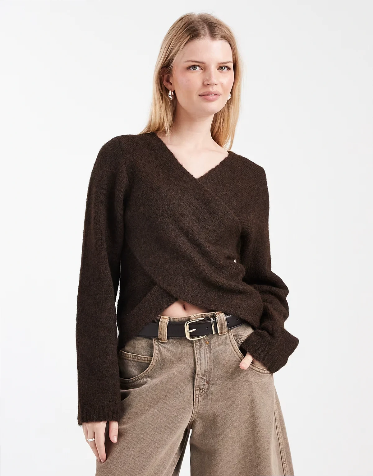 – Wendbarer Strickpullover in Braun mit Wickeldesign