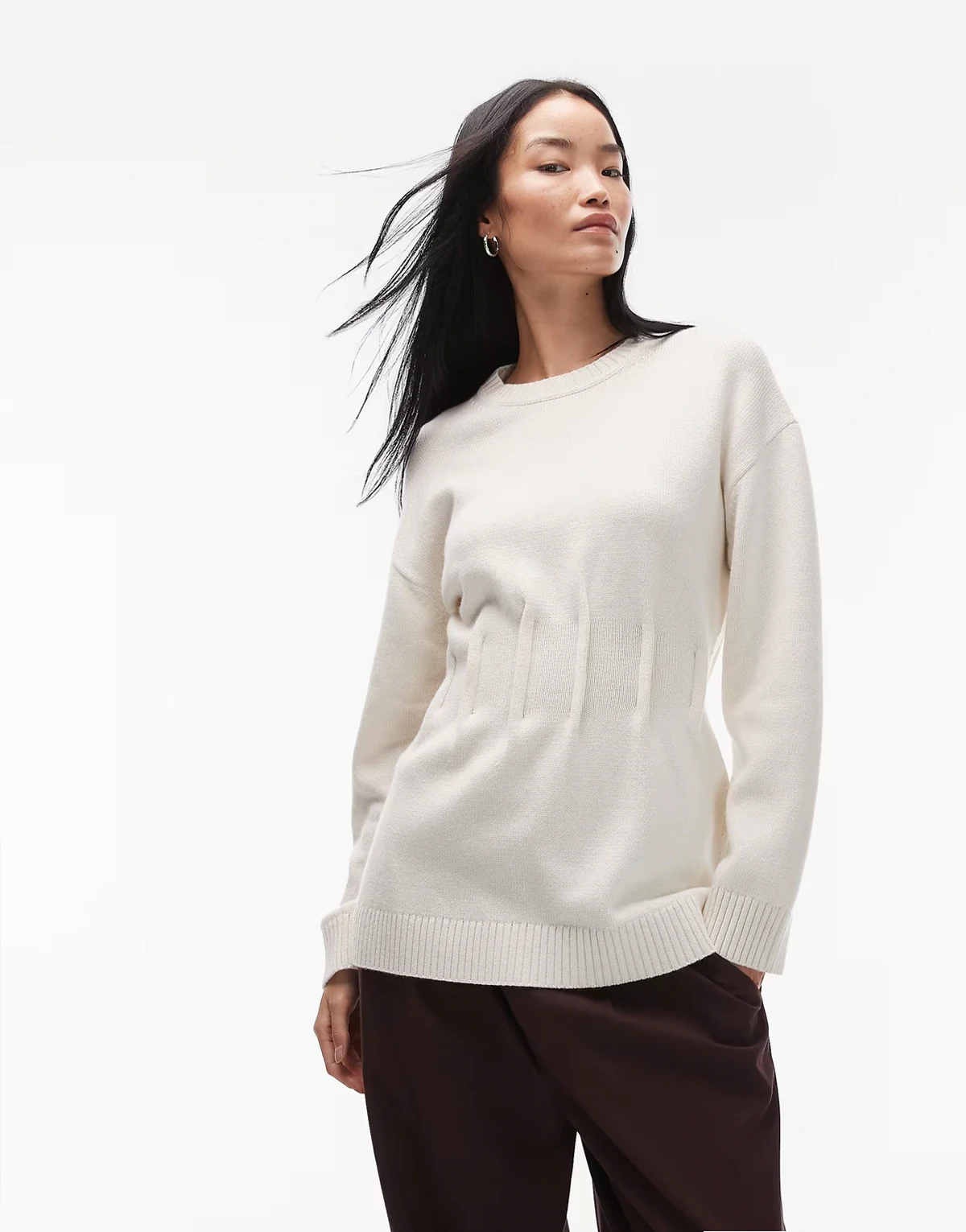 – Taillierter Pullover in Wollweiß