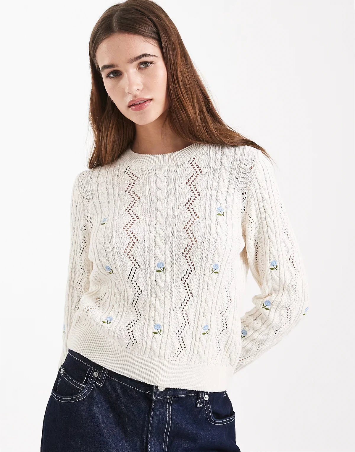 – Strickpullover mit Blumenstickerei in Hellblau