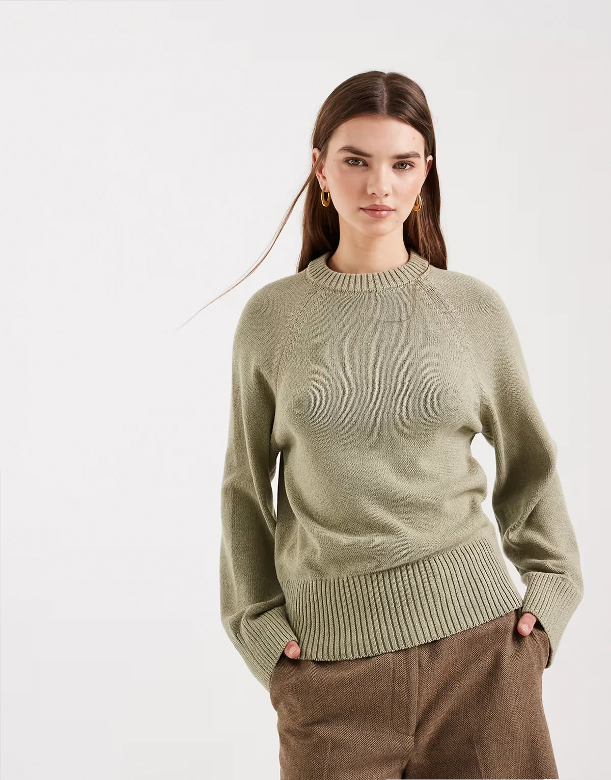 knit crew neck sweater with raglan sleeve in sage green