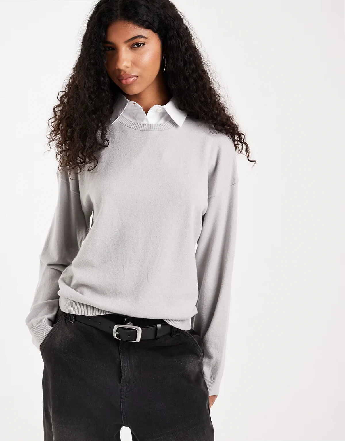 fine knit sweater with contrast poplin collar in gray