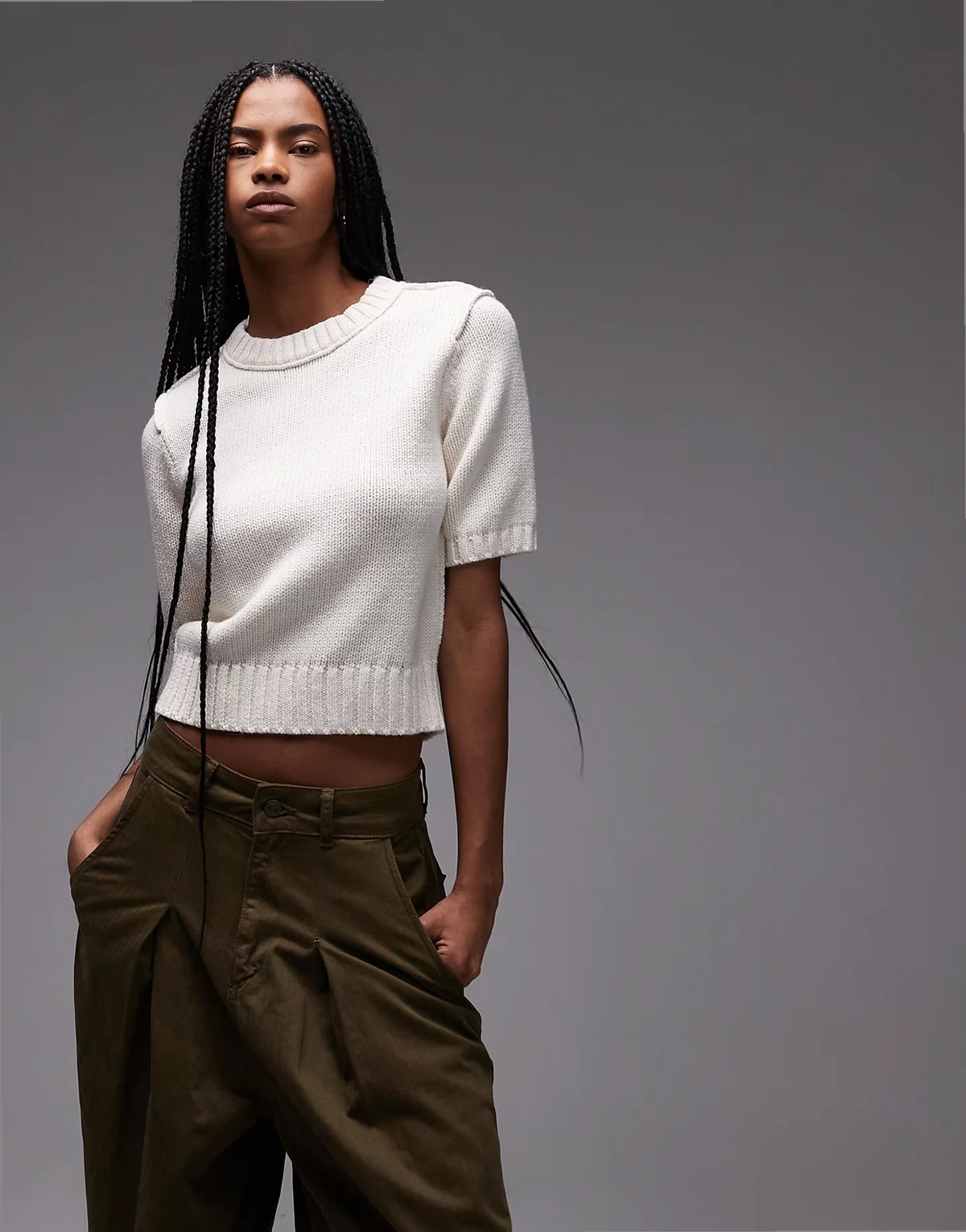 – Kurzärmliger Strickpullover aus Woll-Baumwollmix in Wollweiß