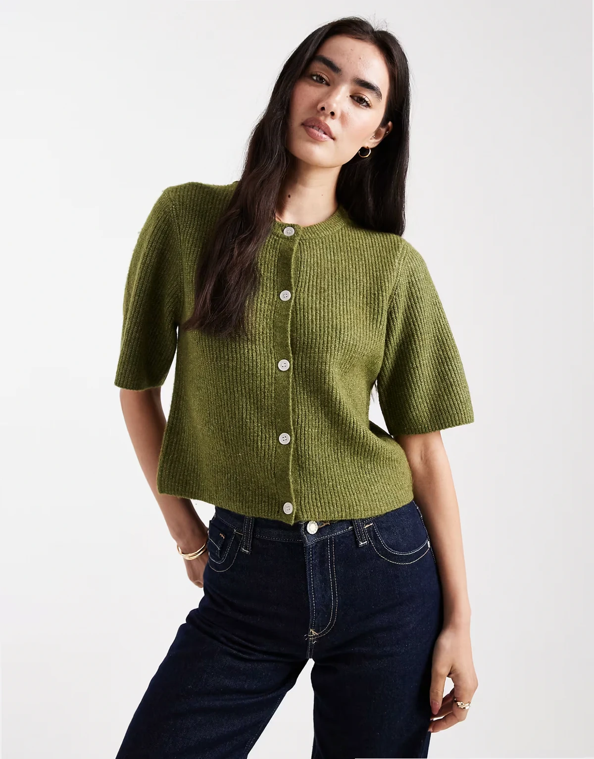 – Weiche, kurzärmlige Strickjacke in Dunkelgrün