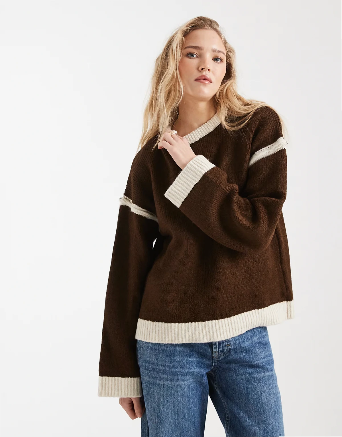 contrast detailing knit sweater in brown