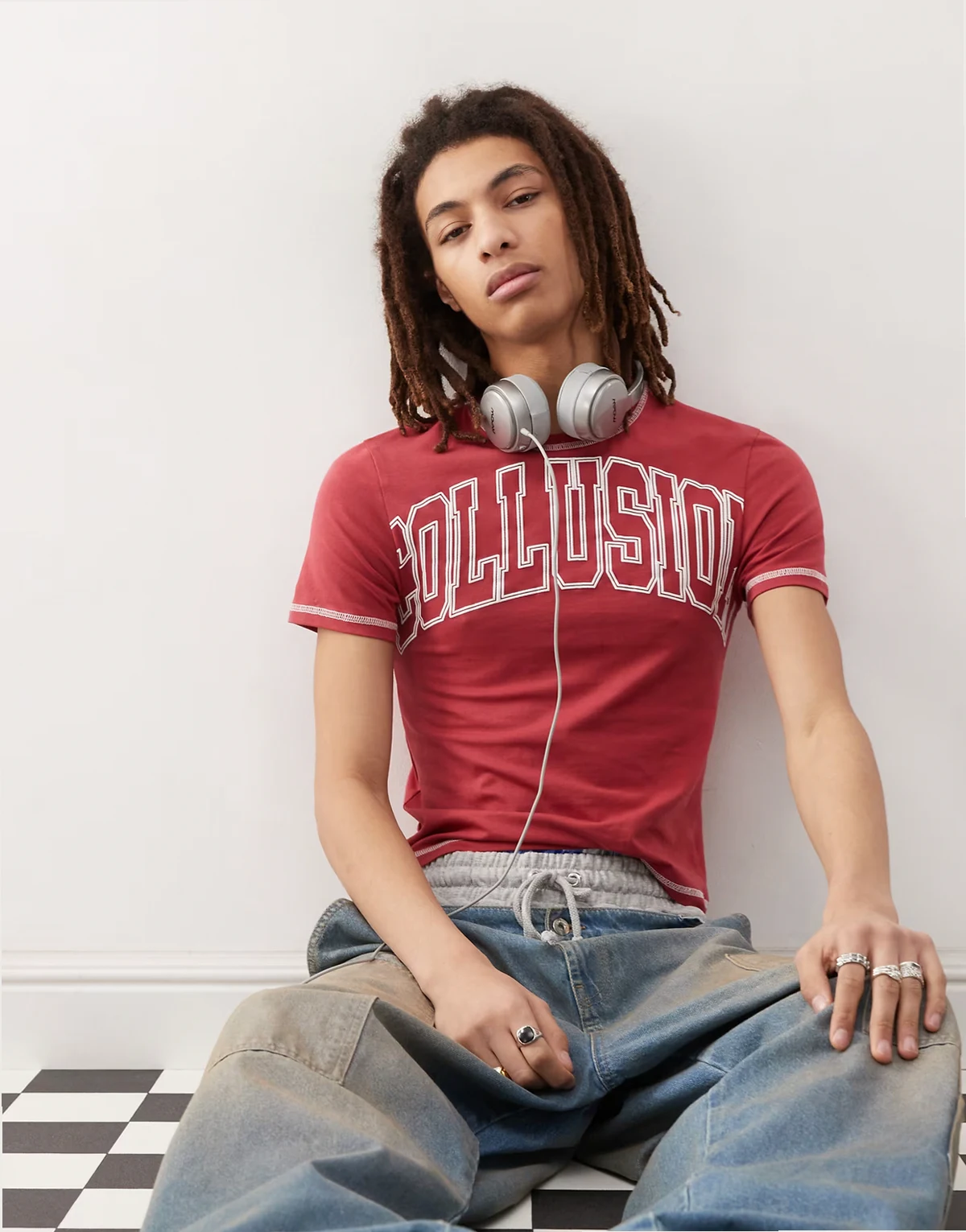 embroidered branded t-shirt in burgundy