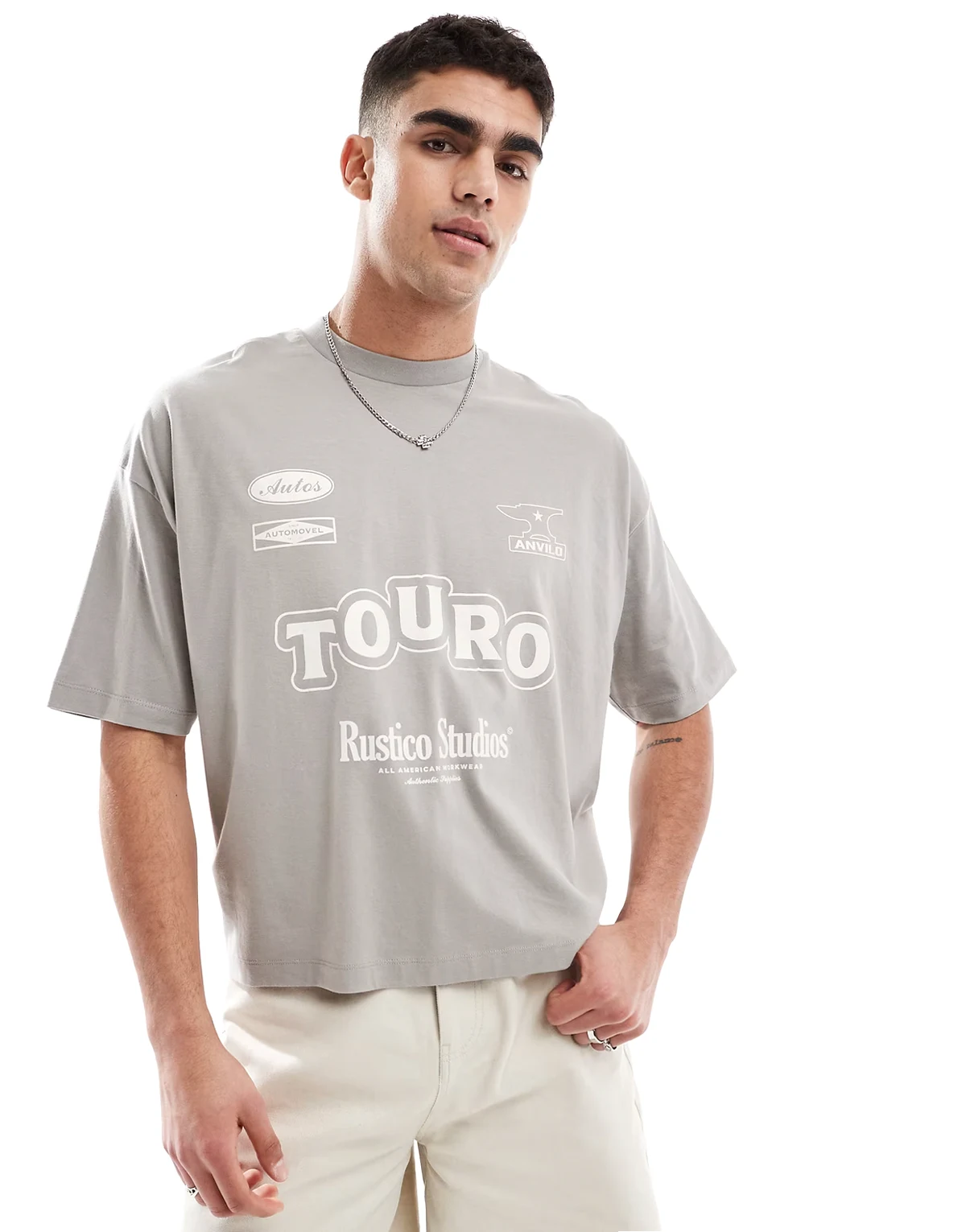 – T-shirt oversize o pudełkowym kroju w kolorze khaki z grafiką z napisem