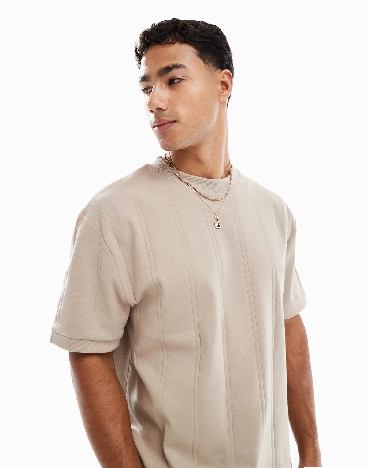 – Teksturowany prążkowany T-shirt o luźnym pudełkowym kroju w szarobeżowym kolorze