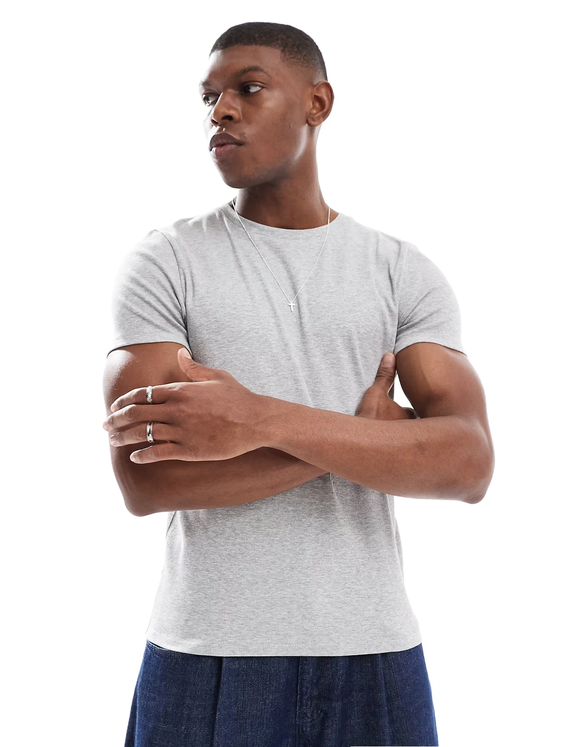 – Basic – Szary melanżowy, prążkowany T-shirt o kroju podkreślającym sylwetkę