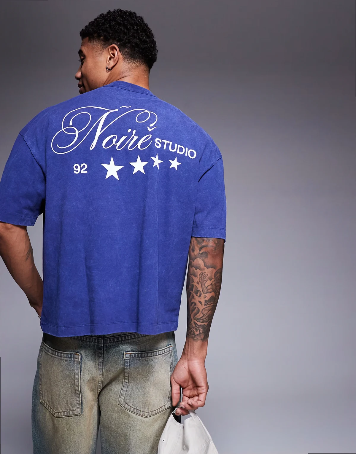 – Gruby T-shirt oversize o pudełkowym kroju w spranym niebieskim kolorze z grafiką z napisem