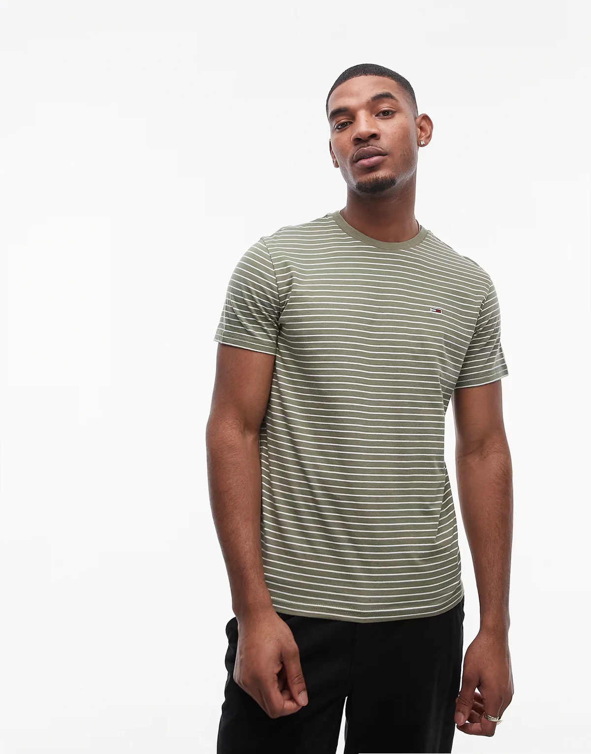 – Gestreiftes T-Shirt in Grün und Wollweiß mit schmalem Schnitt