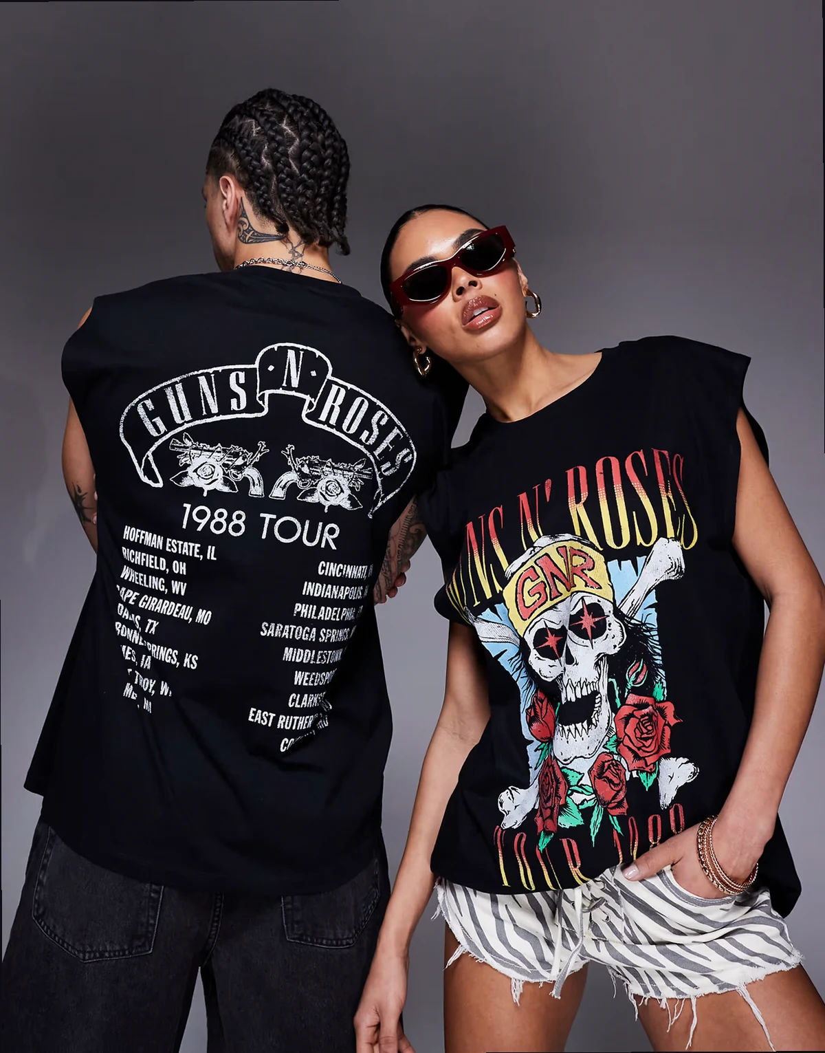 – Czarny podkoszulek unisex o fasonie oversize z licencjonowaną grafiką Guns N Roses