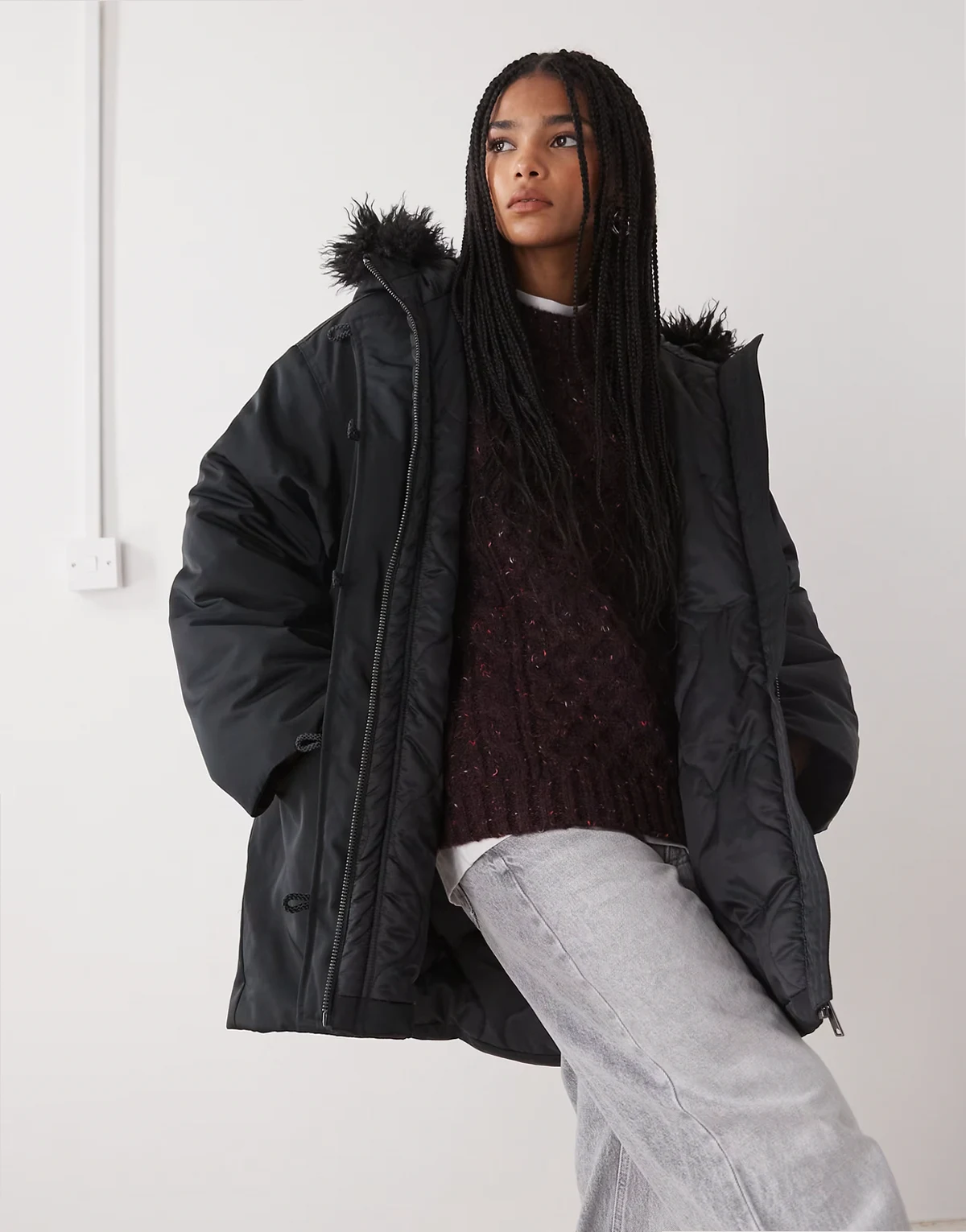– Oversize-Parkamantel in Schwarz mit abnehmbarem Kunstpelz-Detail