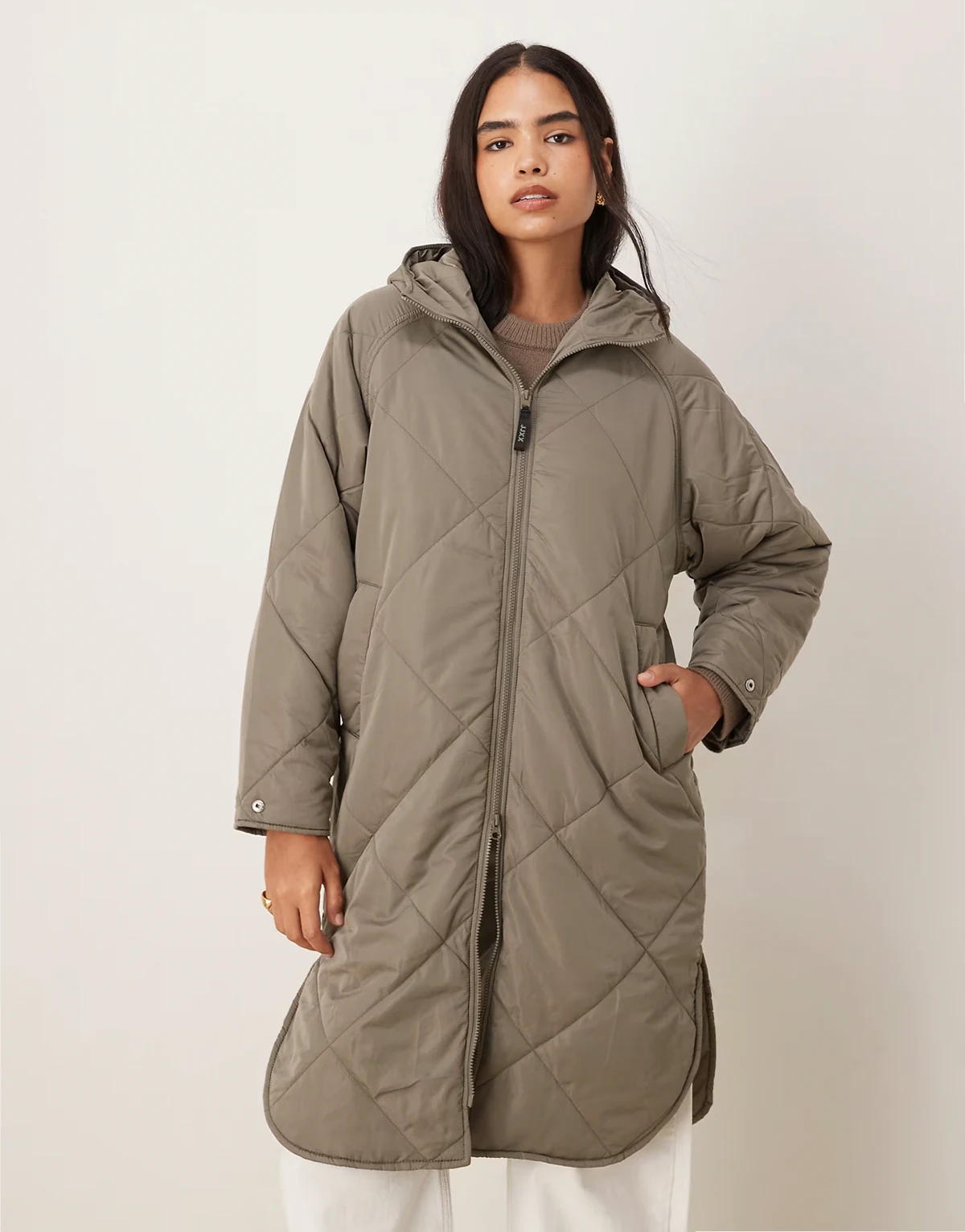 – Sienna – Beżowa pikowana kurtka z kapturem