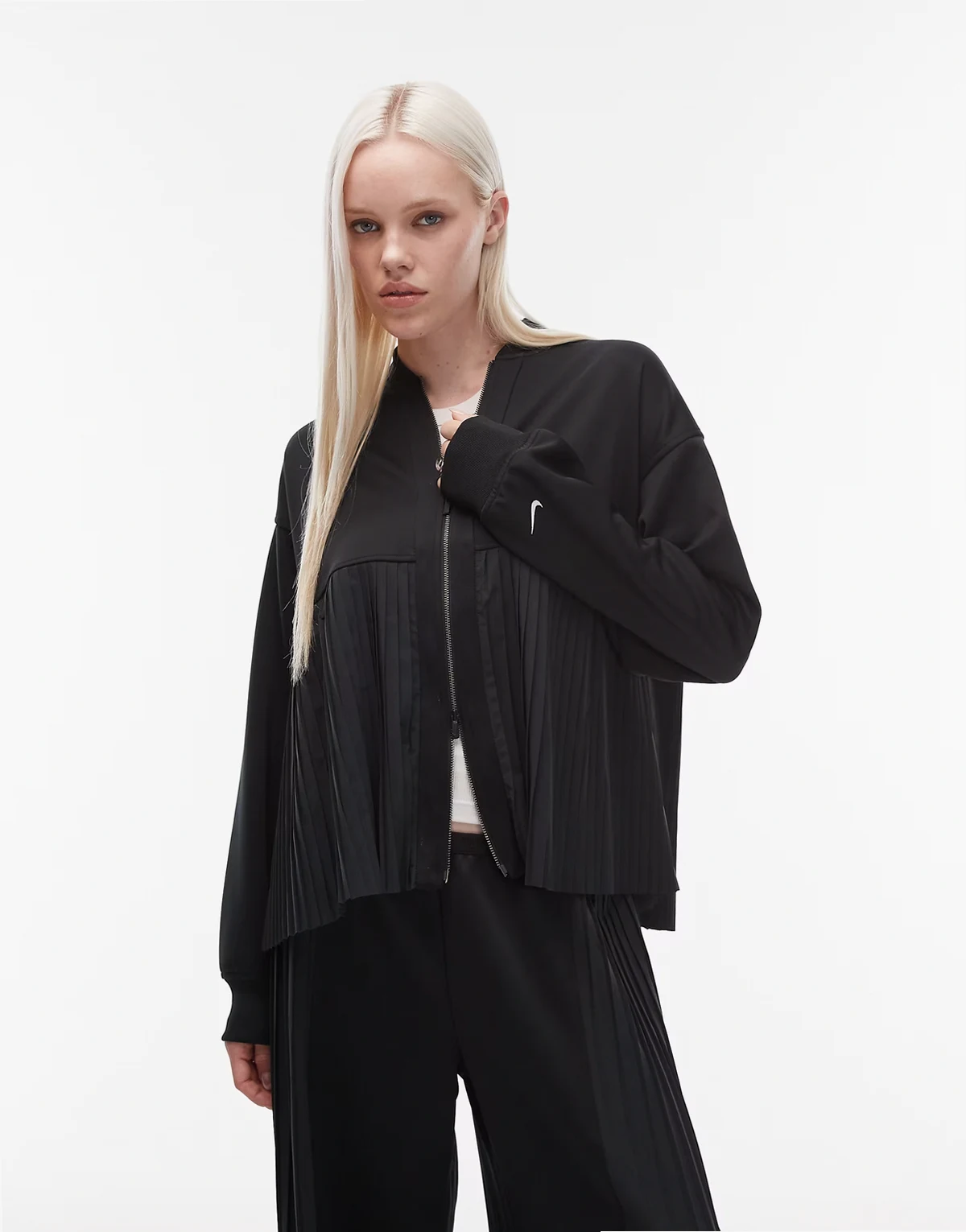 pleated jacket in black