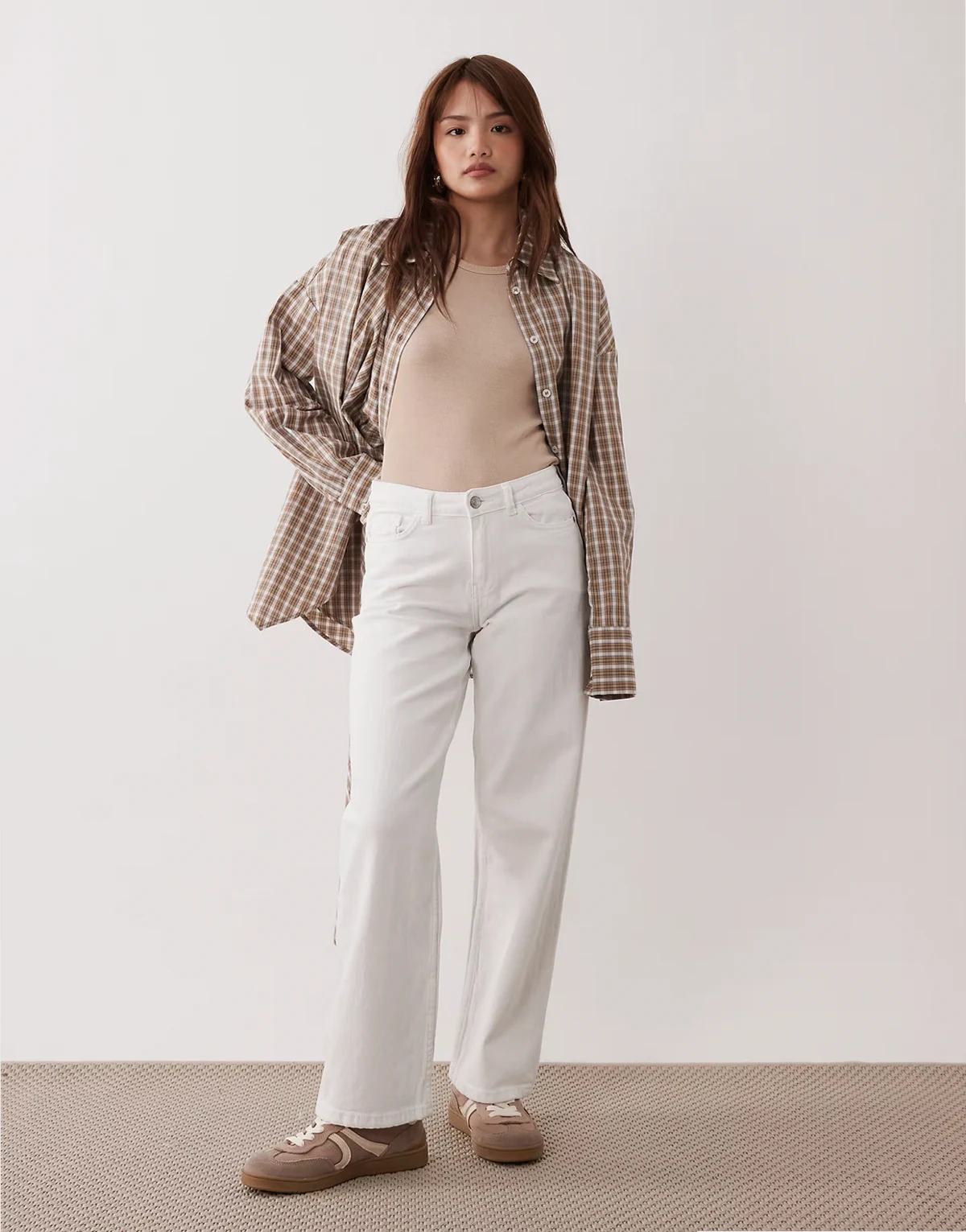low waist straight leg jeans in white