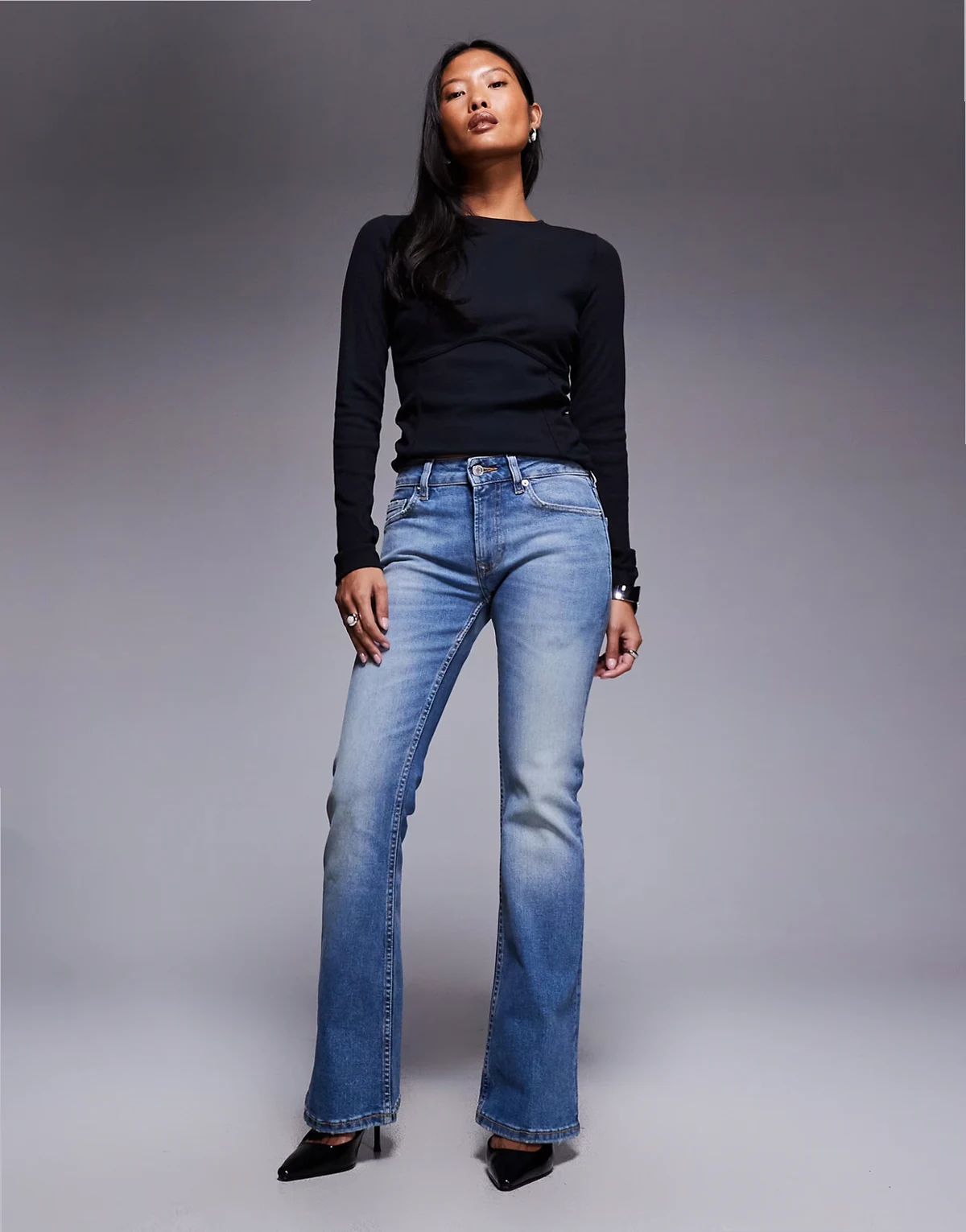 ASOS DESIGN Petite – Jeansy bootcut w niebieskim kolorze