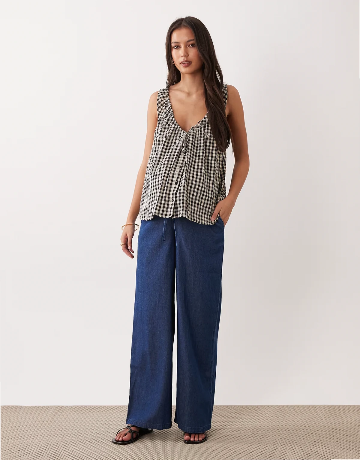 – Umstandsmode – Chambray-Jeans in mittelblauer Waschung mit geschnürtem Unterbauchbund