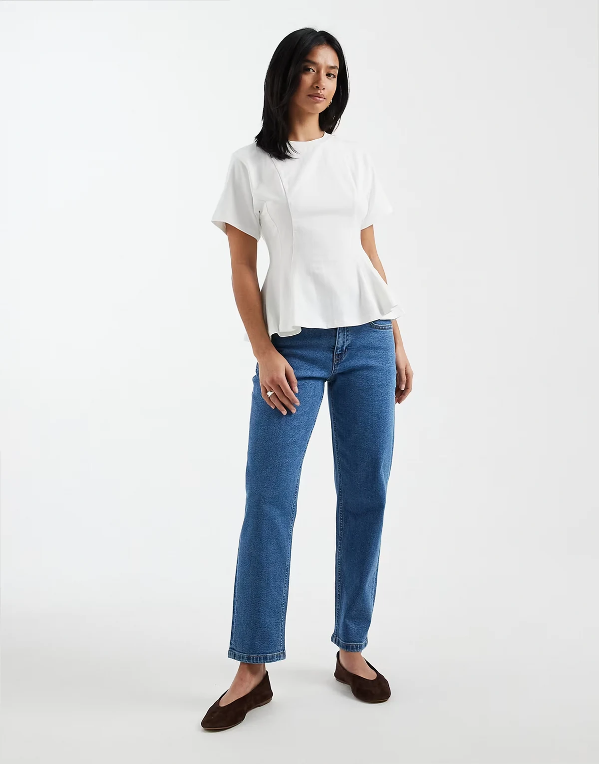ASOS DESIGN Petite – Niebieskie wygodne mom jeans o dopasowanym kroju