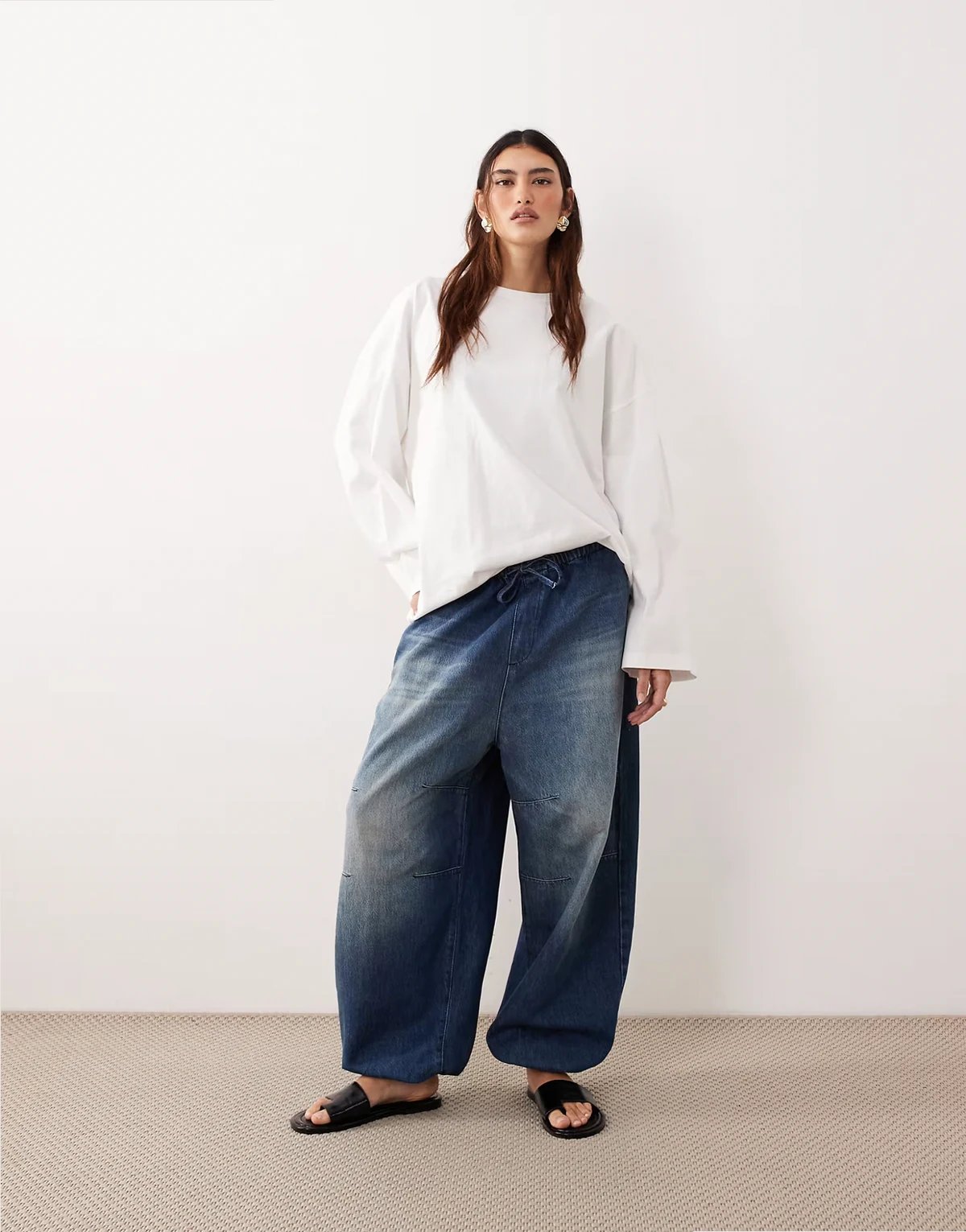 – Quinn – Barrel-Jeans in blauer Waschung mit Tunnelzug-Bund