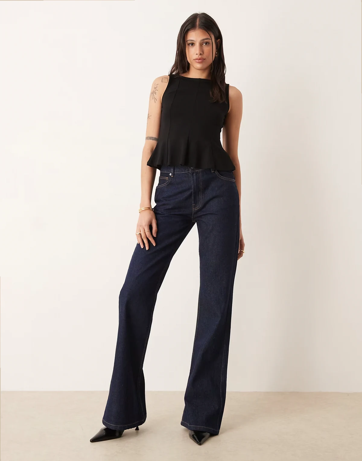 ASOS DESIGN Tall – Granatowe jeansy o luźnym kroju z rozszerzanymi nogawkami