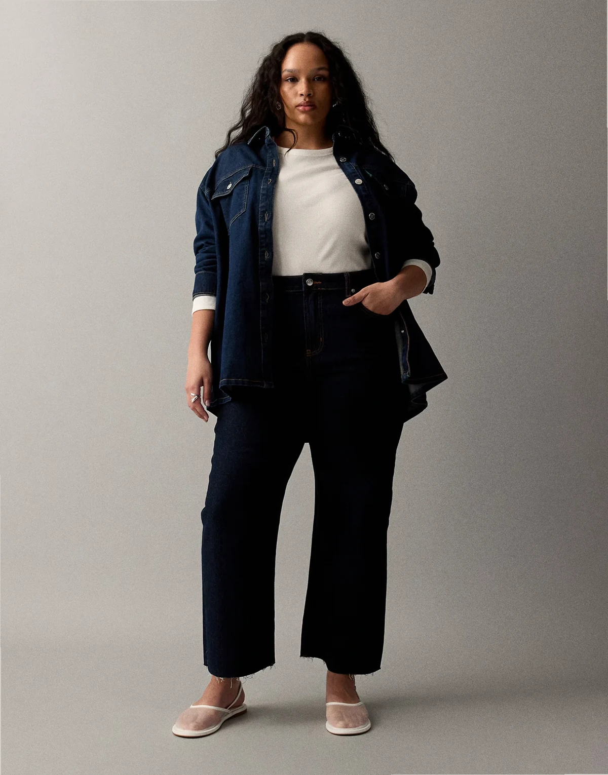 Curve – Knöchellange Jeans aus Comfort-Stretch in Rinse-Waschung mit geradem Schnitt