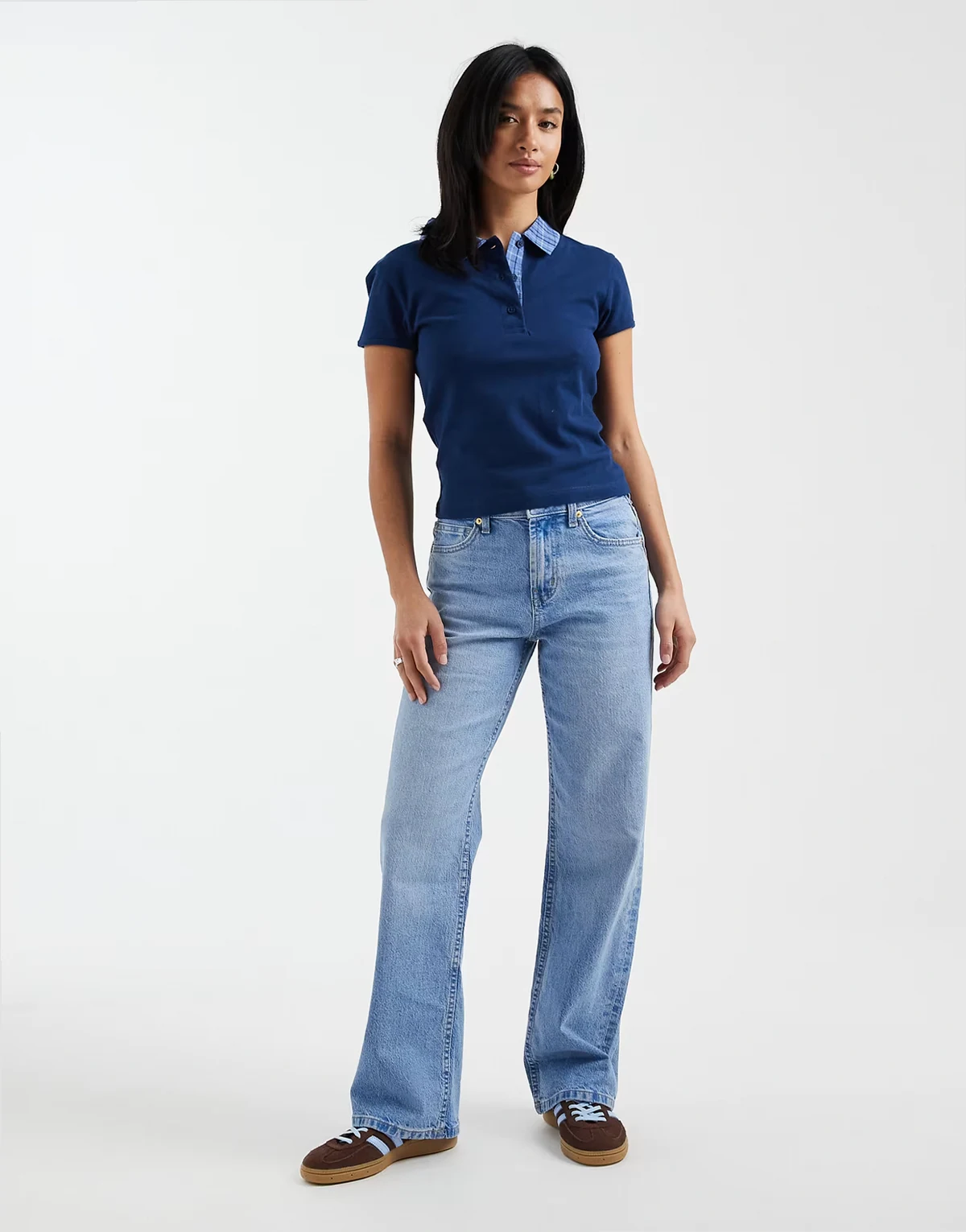 ASOS DESIGN Petite – Bequeme Stretch-Jeans in leuchtendem Blau mit geradem Schnitt