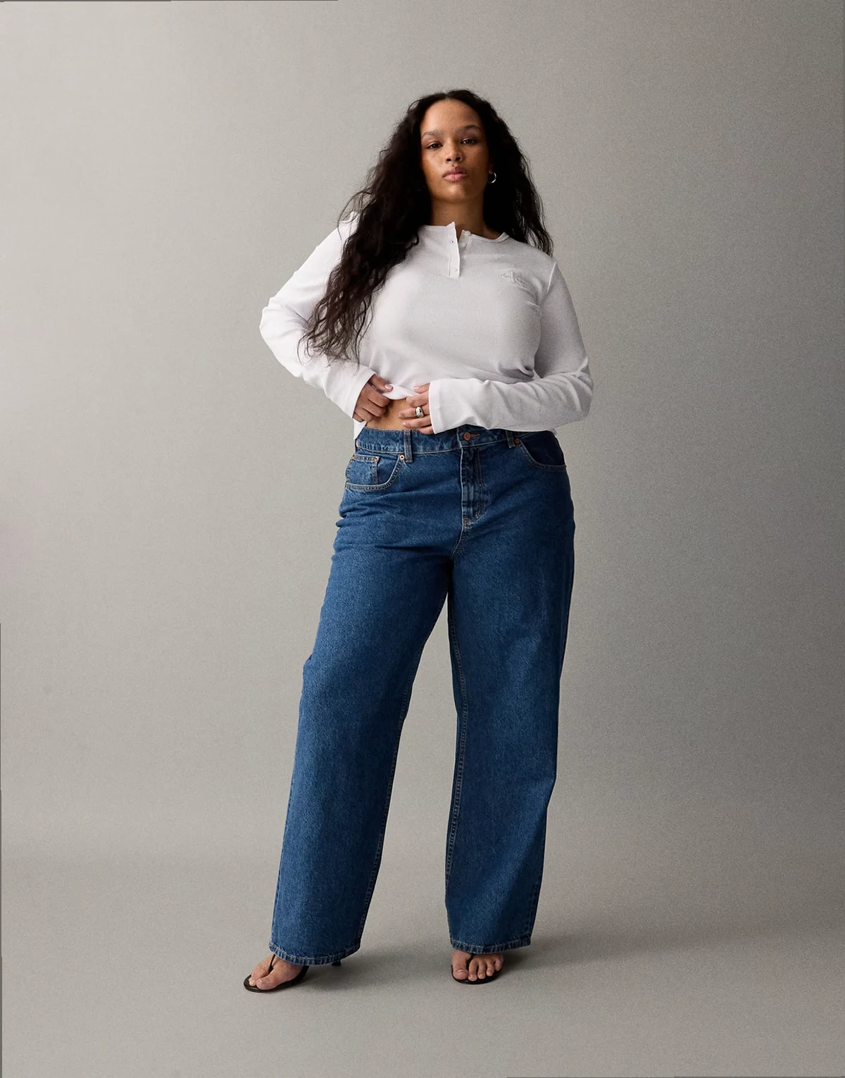 ASOS DESIGN Curve – Circular Design Collection – Dad-Jeans in reinem Blau mit weitem Bein