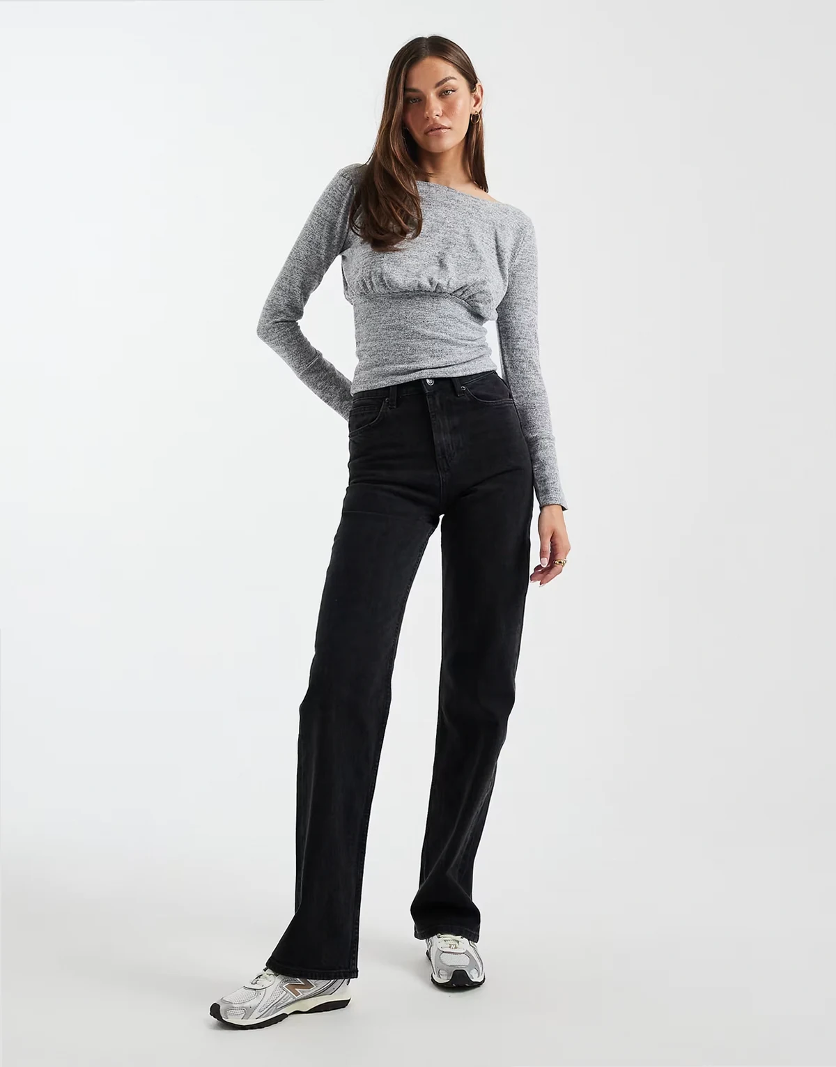 ASOS DESIGN Tall – Bequeme Straight Jeans in Schwarz mit Stretchanteil