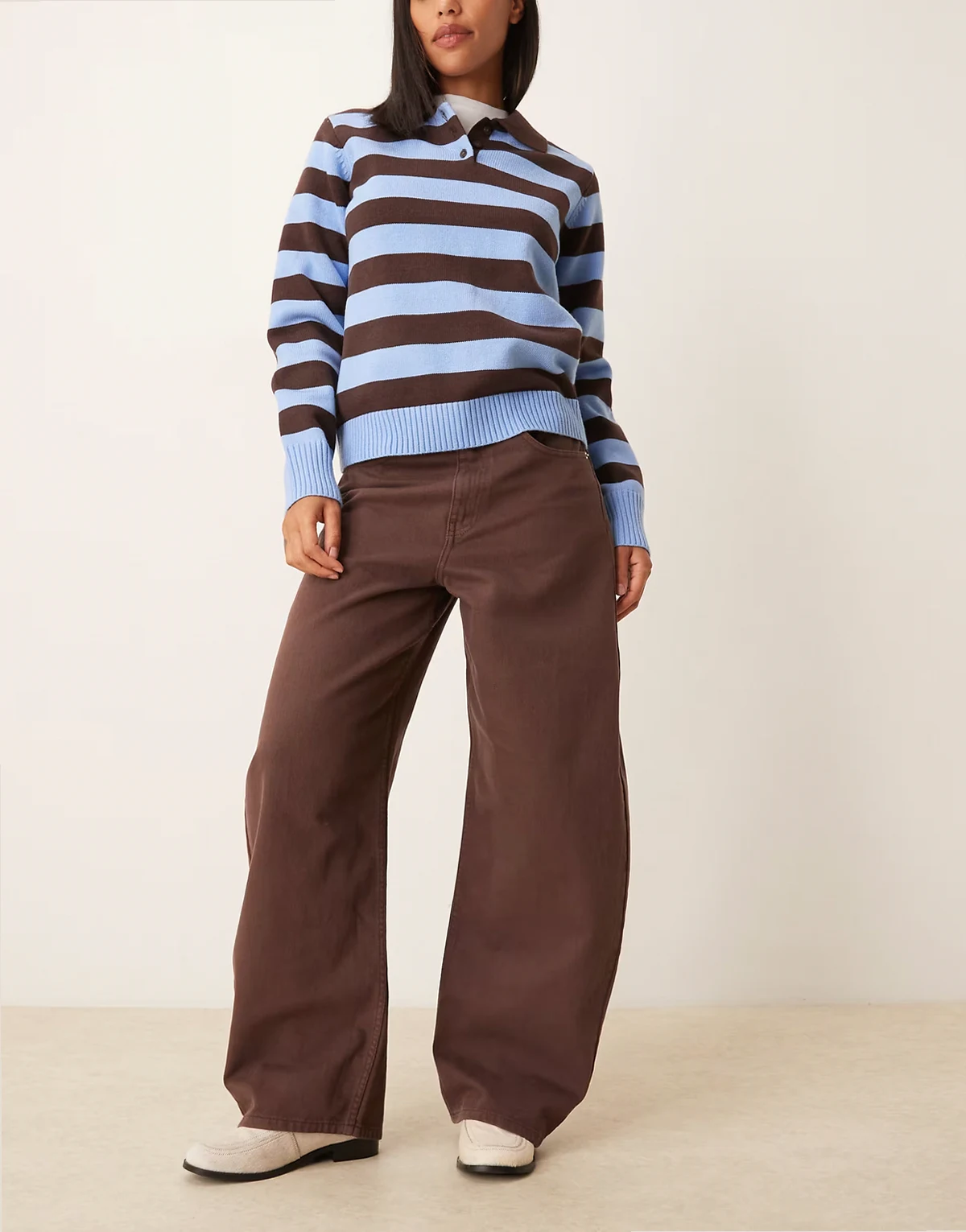 – Horseshoe-Barrel-Leg-Jeans in verwaschenem Schokobraun mit hohem Bund