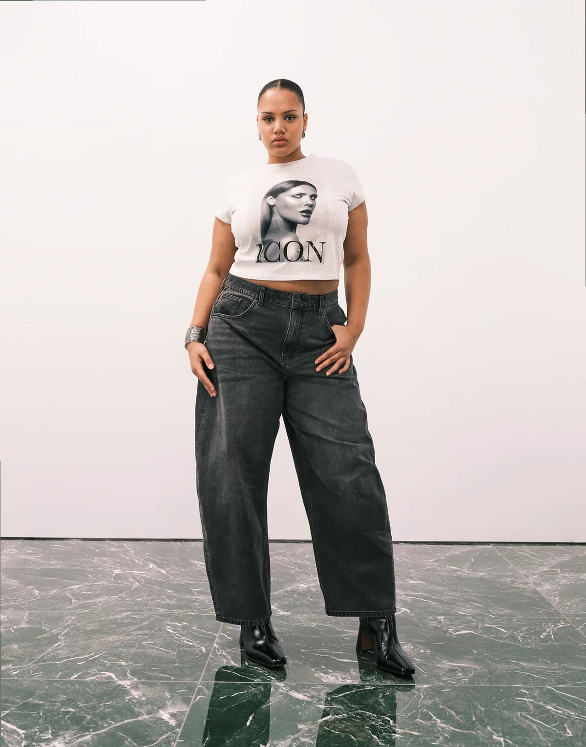 ASOS DESIGN Curve – Jeans in verwaschenem Anthrazit mit weitem, abgerundetem Bein und hohem Bund