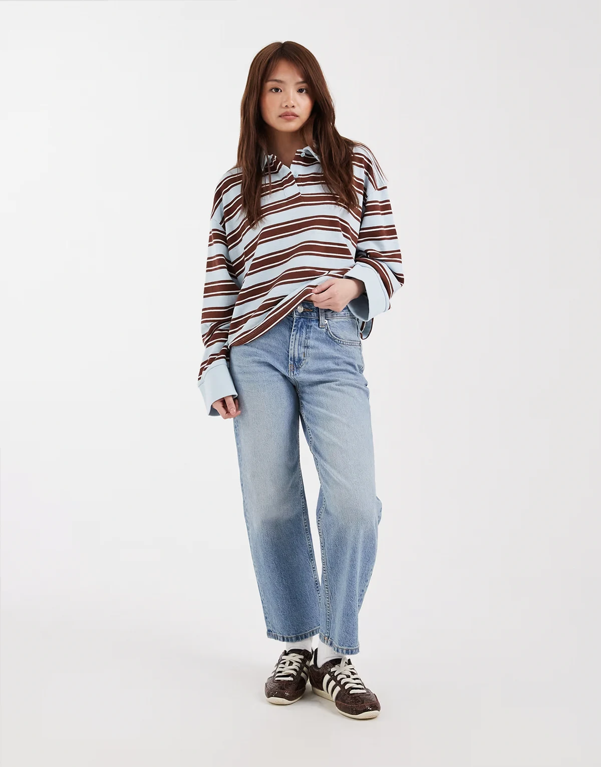 ASOS DESIGN Petite – Knöchellange, gerade geschnittene Jeans mit Comfort-Stretch in authentischem Mittelblau