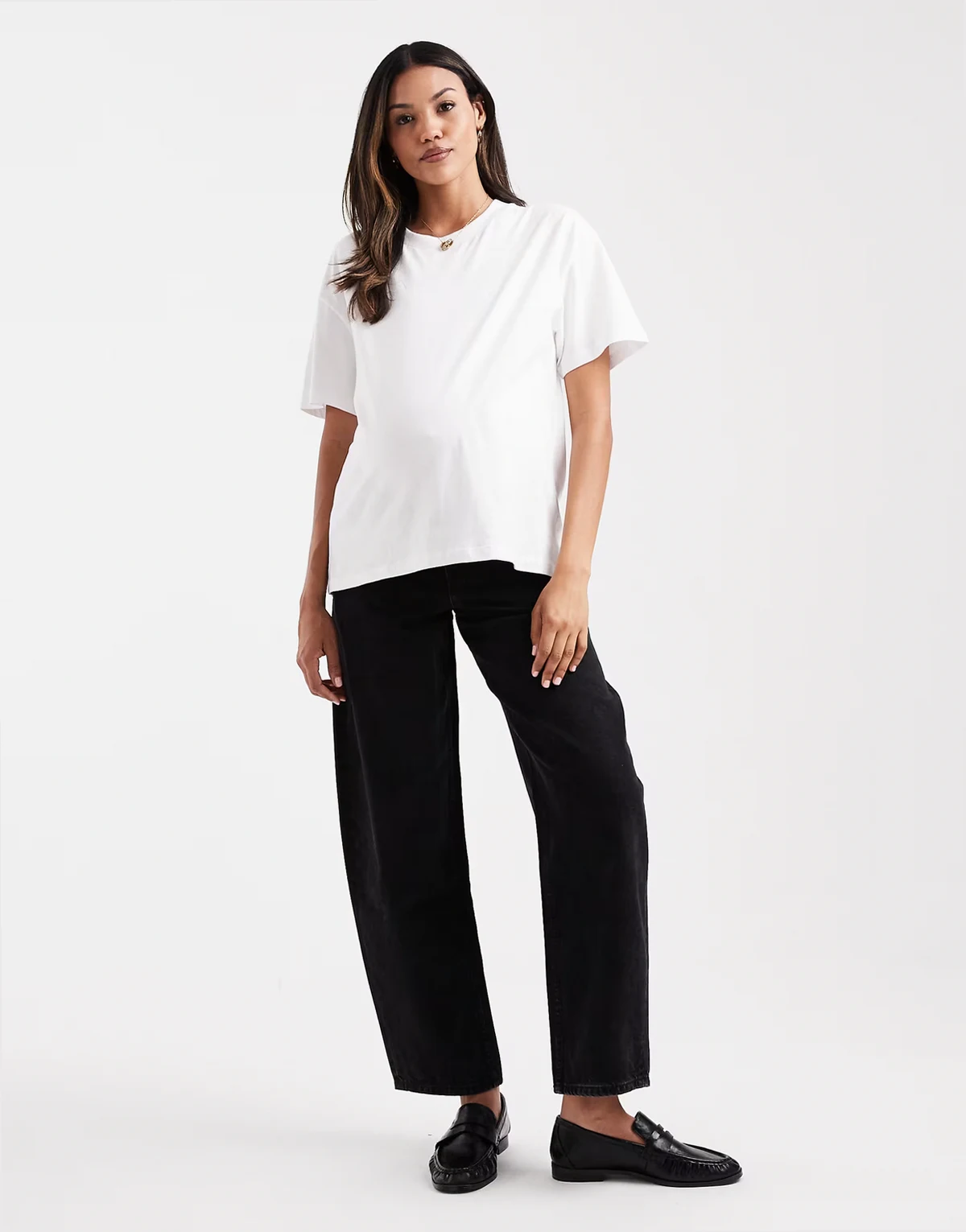 ASOS DESIGN Maternity – Schmale Barrel-Jeans in verwaschenem Schwarz