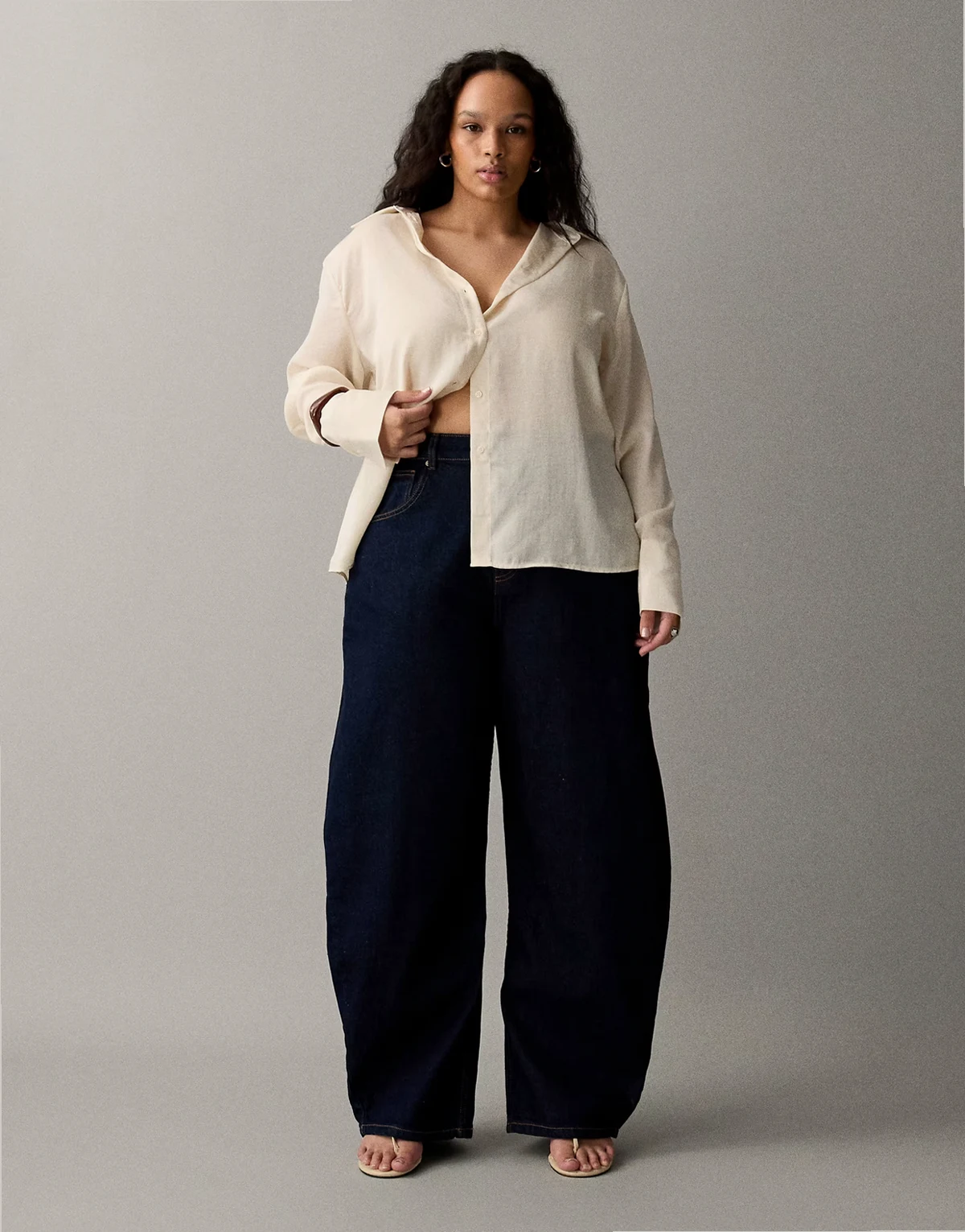 ASOS DESIGN Curve – Barrel-Jeans in Rinse-Waschung mit hohem Bund