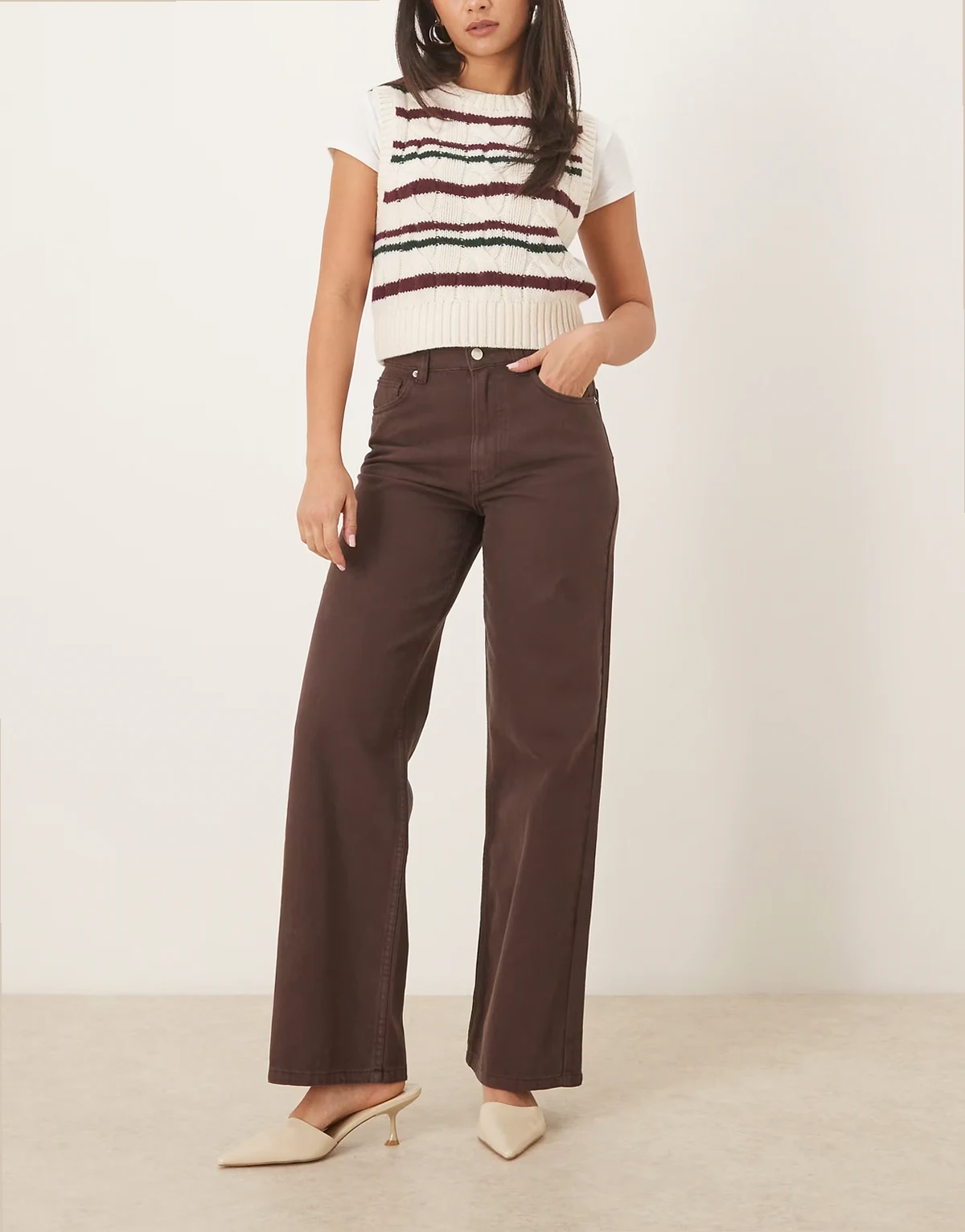 – Dad-Jeans in Schokobraun mit weitem Schnitt