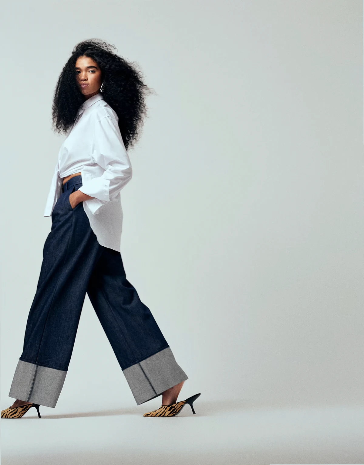 – Kultige, elegante Jeans in Indigoblau mit weitem Bein und Umschlag